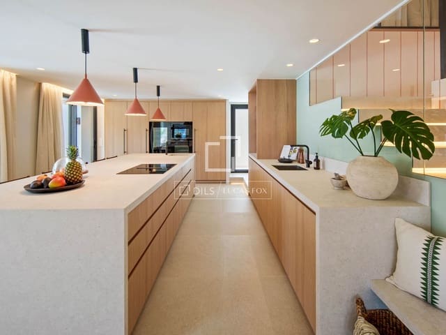 5 bedroom Villa for sale in Marbella with pool garage - € 5,995,000 (Ref: 9969010)