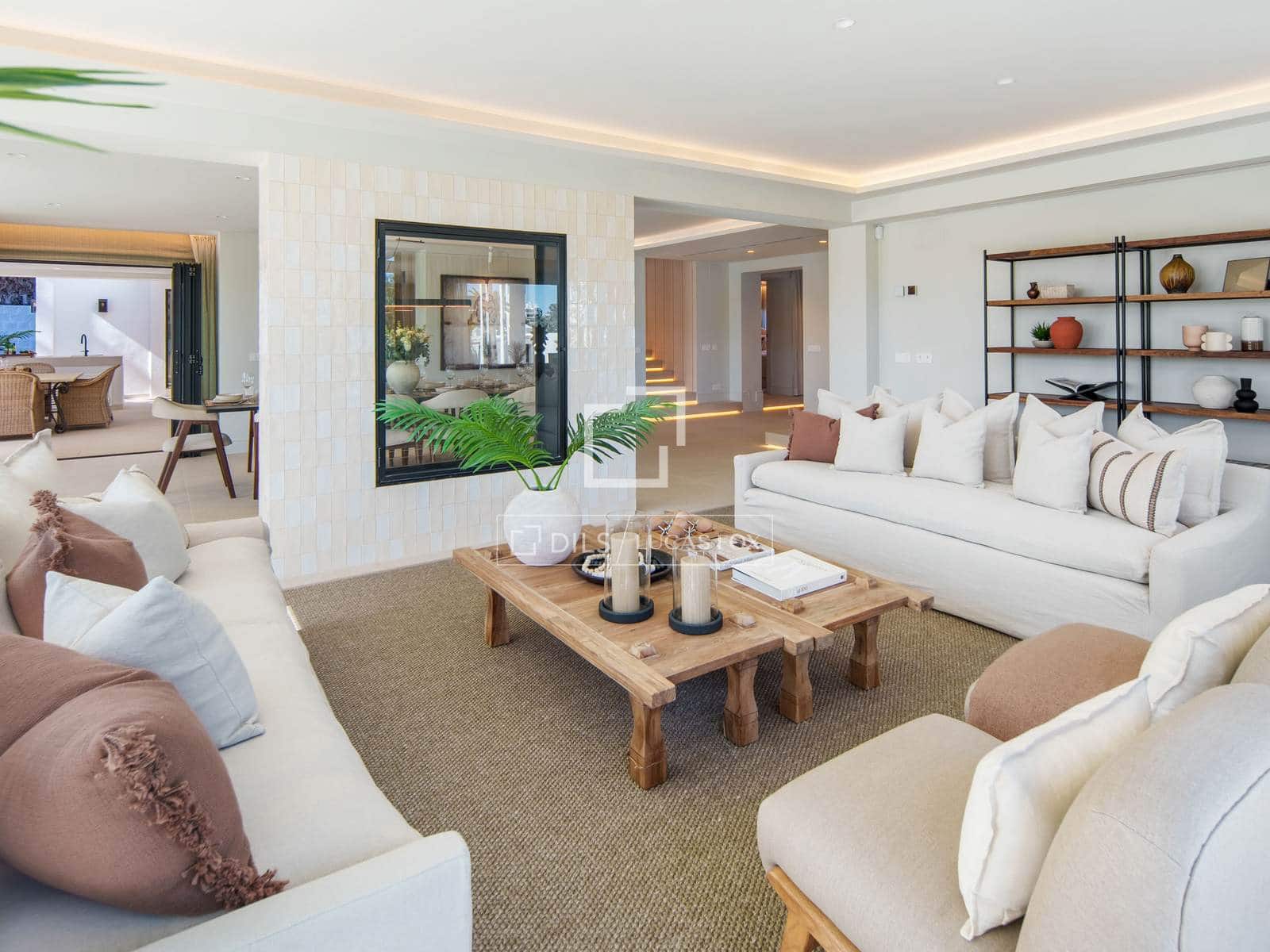 5 bedroom Villa for sale in Marbella with pool garage - € 5,995,000 (Ref: 9969010)