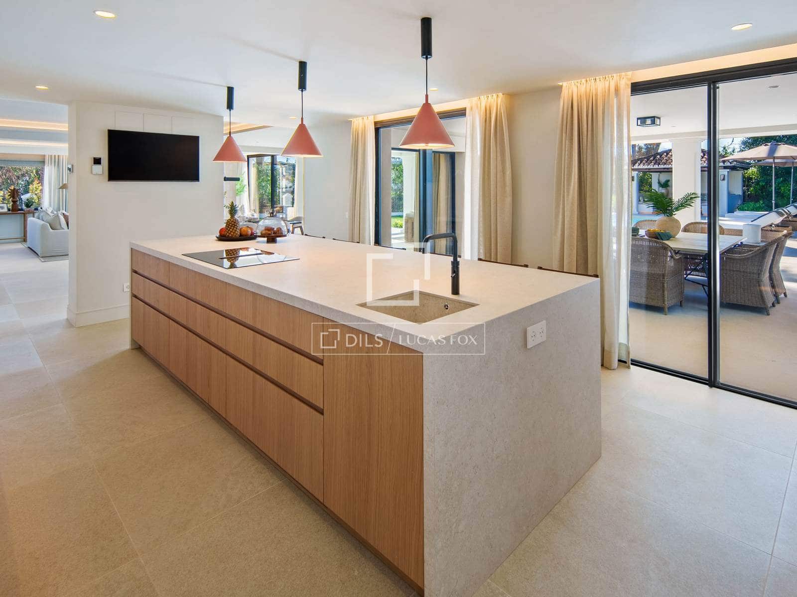 5 bedroom Villa for sale in Marbella with pool garage - € 5,995,000 (Ref: 9969010)