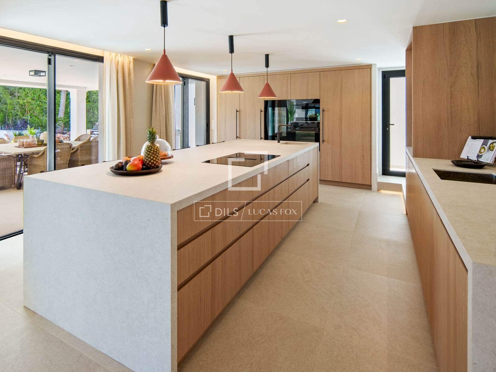 5 bedroom Villa for sale in Marbella with pool garage - € 5,995,000 (Ref: 9969010)