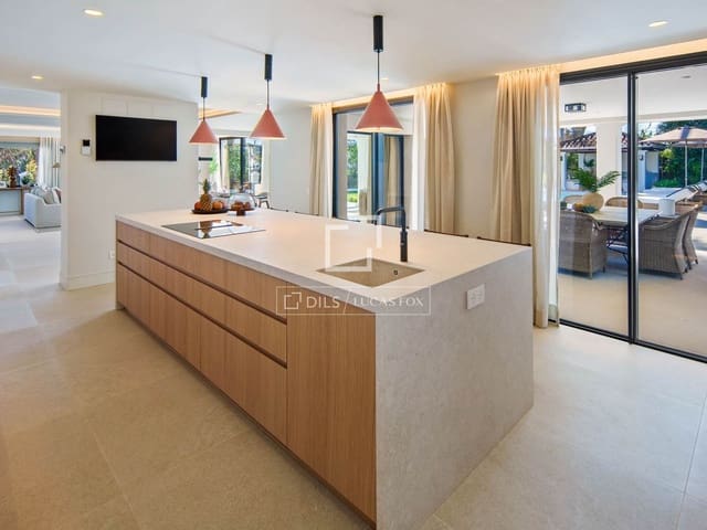 5 bedroom Villa for sale in Marbella with pool garage - € 5,995,000 (Ref: 9969010)