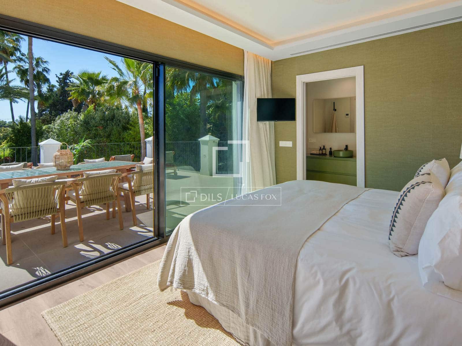 5 bedroom Villa for sale in Marbella with pool garage - € 5,995,000 (Ref: 9969010)