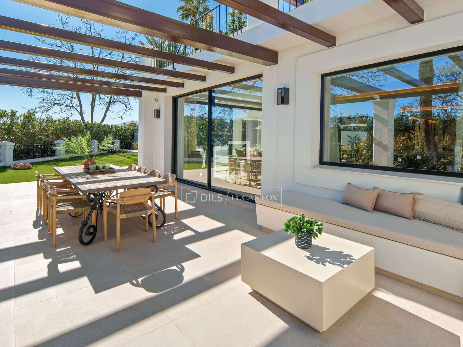 5 bedroom Villa for sale in Marbella with pool garage - € 5,995,000 (Ref: 9969010)
