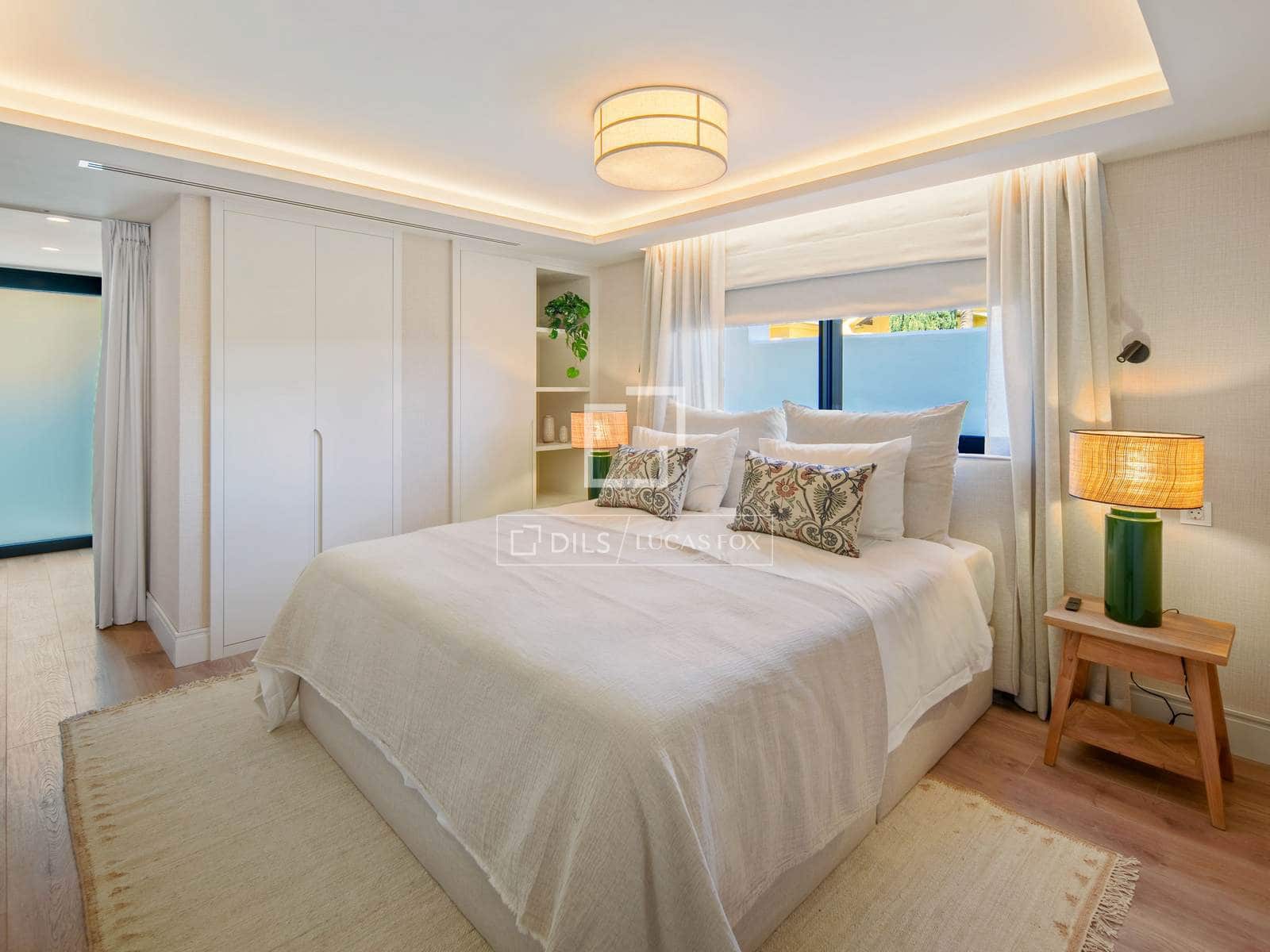 5 bedroom Villa for sale in Marbella with pool garage - € 5,995,000 (Ref: 9969010)