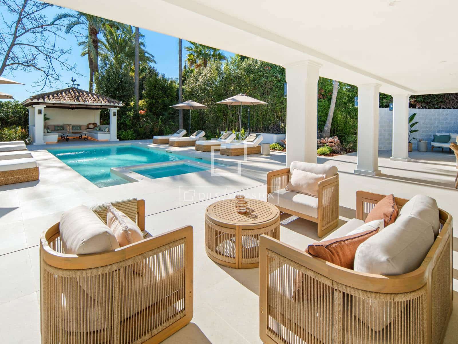5 bedroom Villa for sale in Marbella with pool garage - € 5,995,000 (Ref: 9969010)