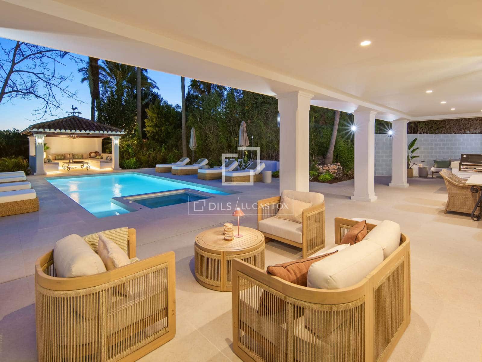 5 bedroom Villa for sale in Marbella with pool garage - € 5,995,000 (Ref: 9969010)