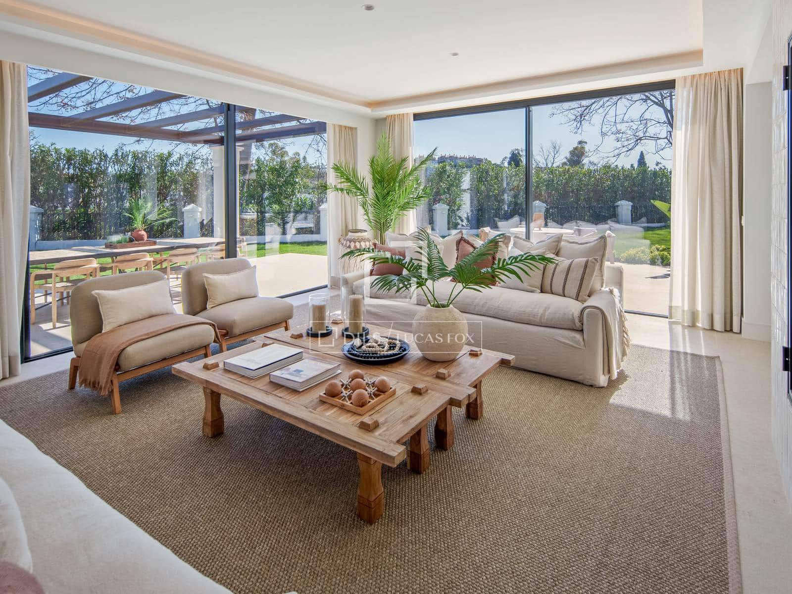 5 bedroom Villa for sale in Marbella with pool garage - € 5,995,000 (Ref: 9969010)