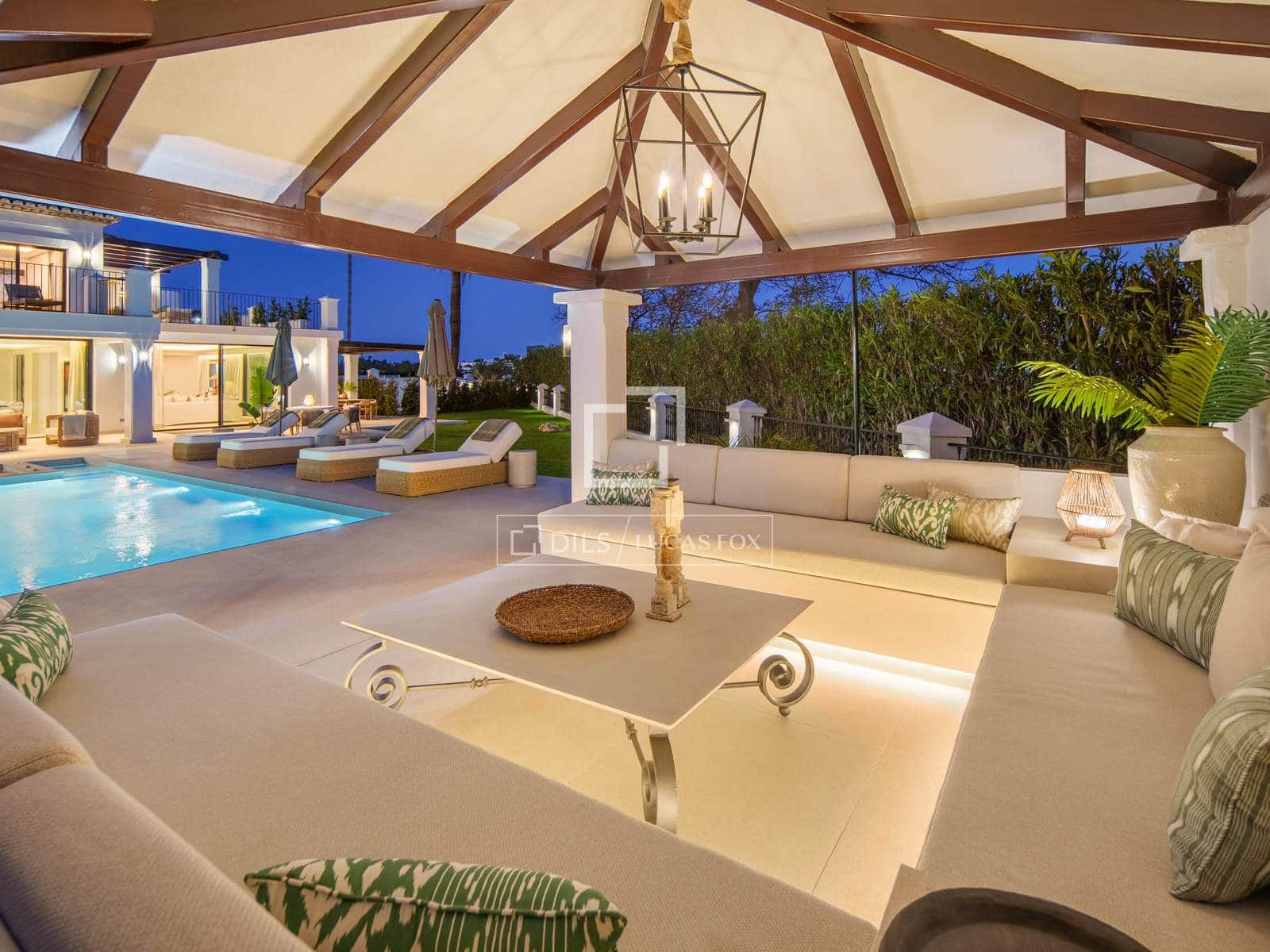 5 bedroom Villa for sale in Marbella with pool garage - € 5,995,000 (Ref: 9969010)
