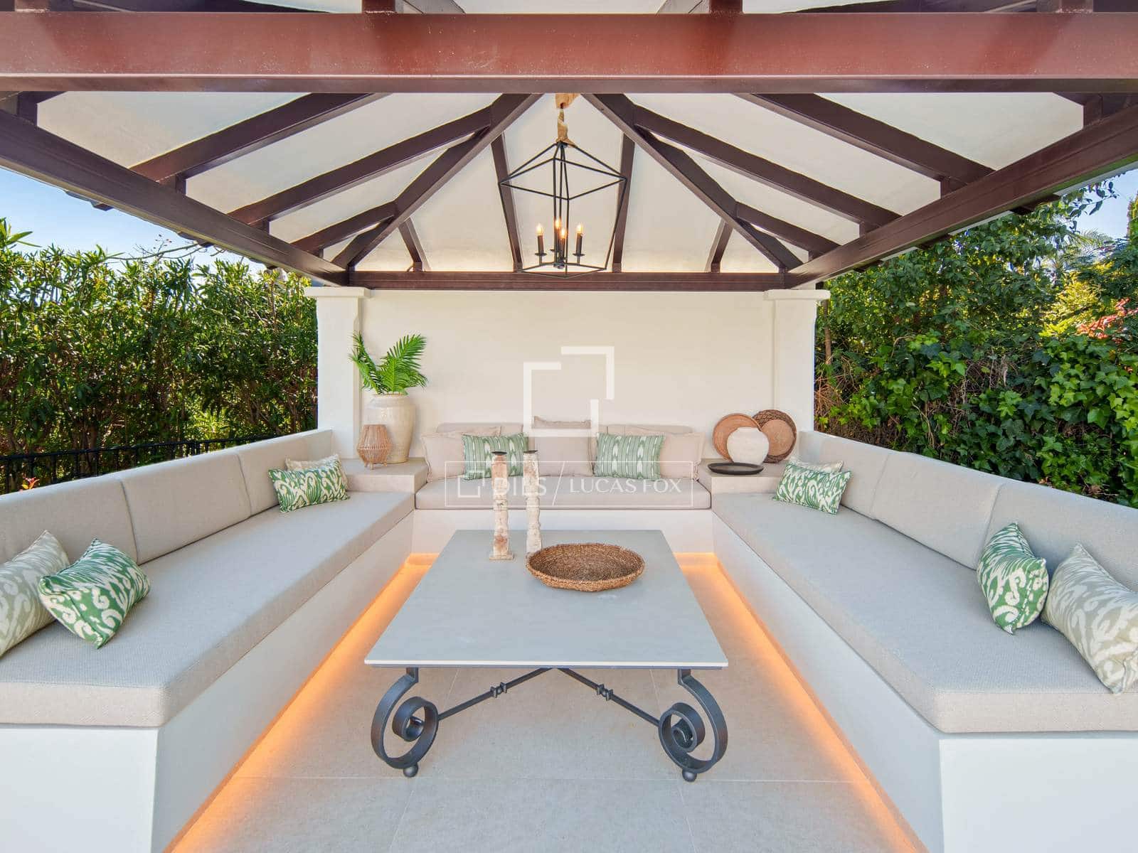 5 bedroom Villa for sale in Marbella with pool garage - € 5,995,000 (Ref: 9969010)