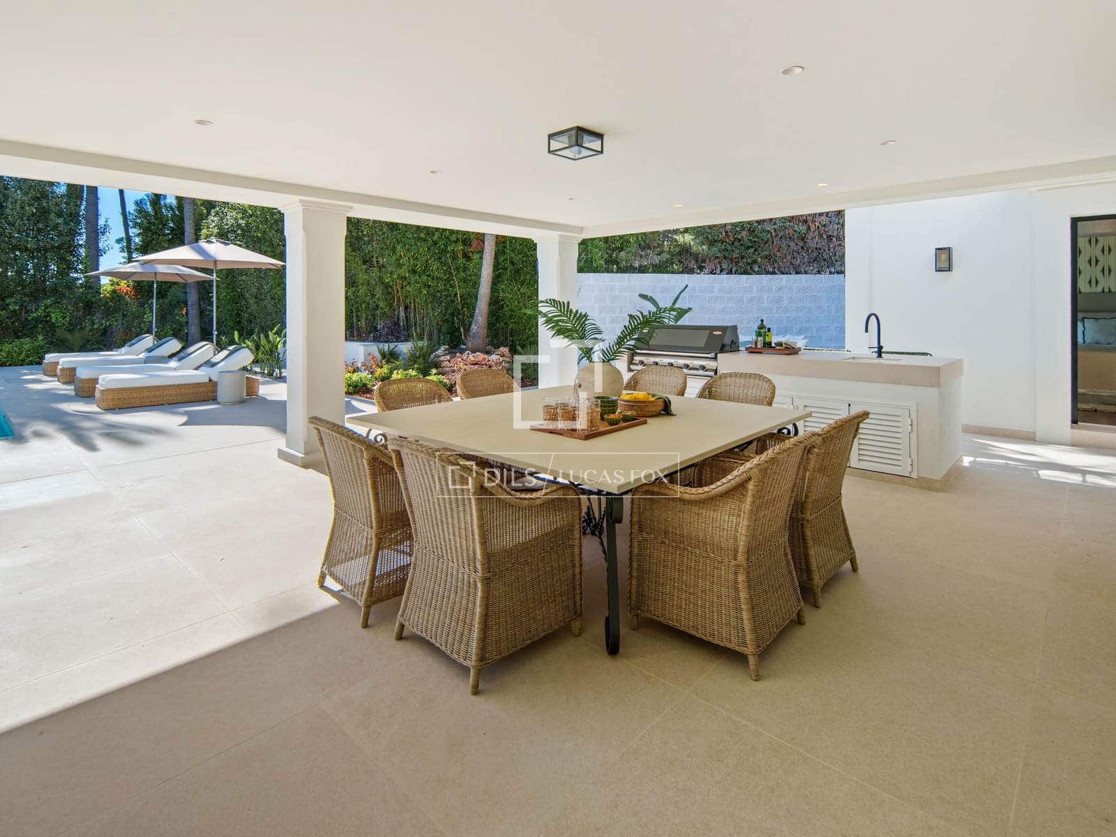 5 bedroom Villa for sale in Marbella with pool garage - € 5,995,000 (Ref: 9969010)