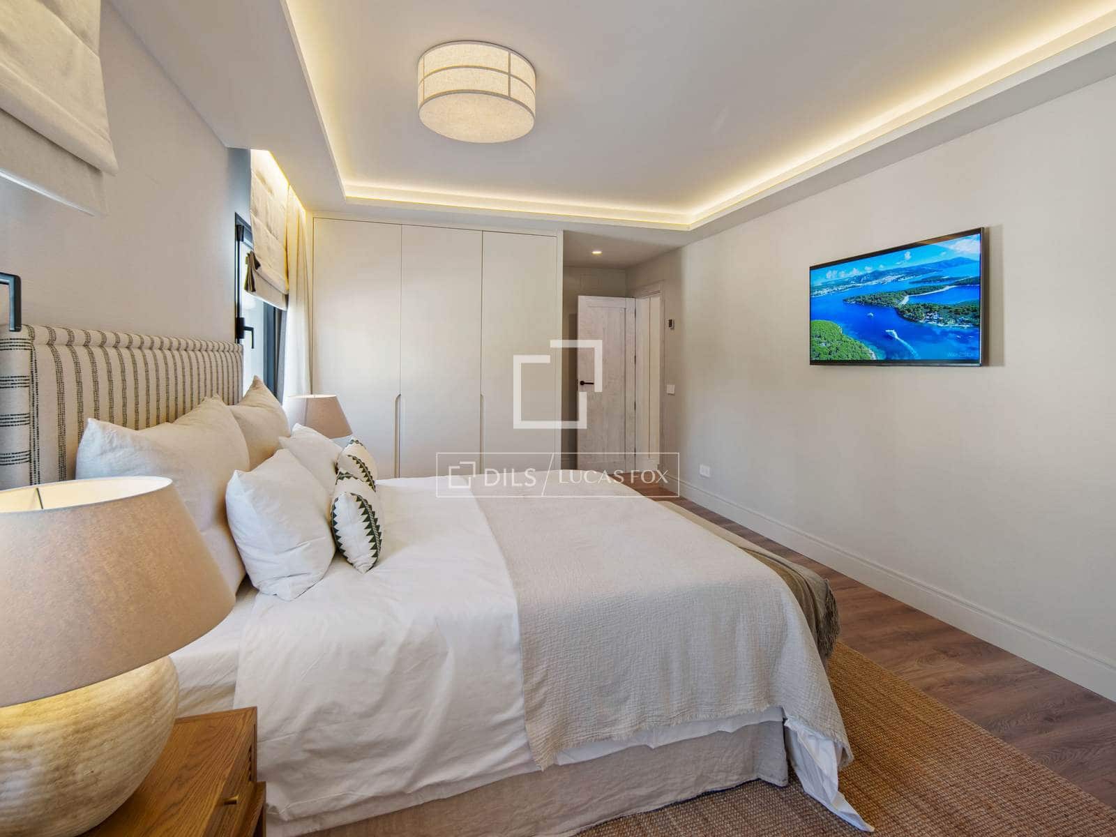 5 bedroom Villa for sale in Marbella with pool garage - € 5,995,000 (Ref: 9969010)