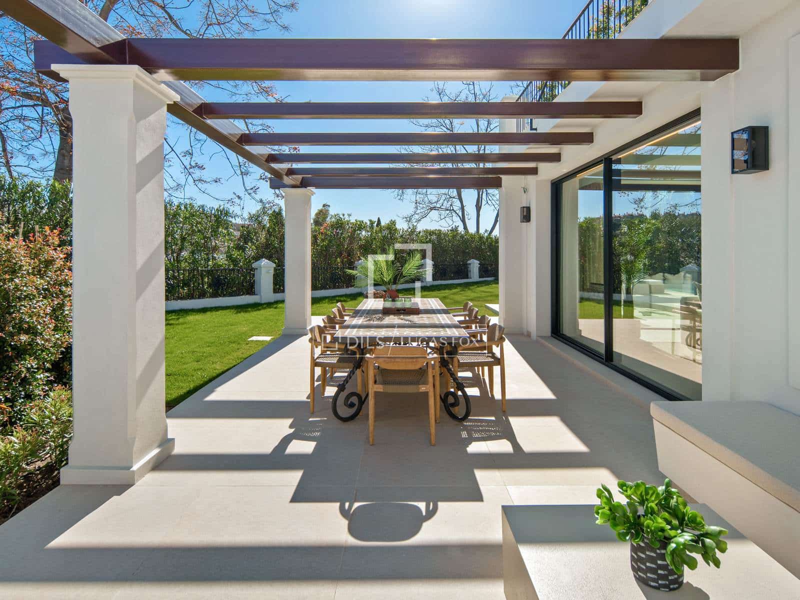 5 bedroom Villa for sale in Marbella with pool garage - € 5,995,000 (Ref: 9969010)