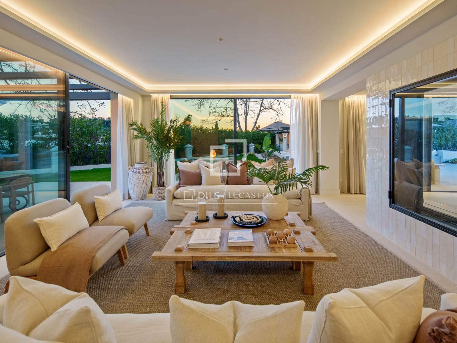 5 bedroom Villa for sale in Marbella with pool garage - € 5,995,000 (Ref: 9969010)