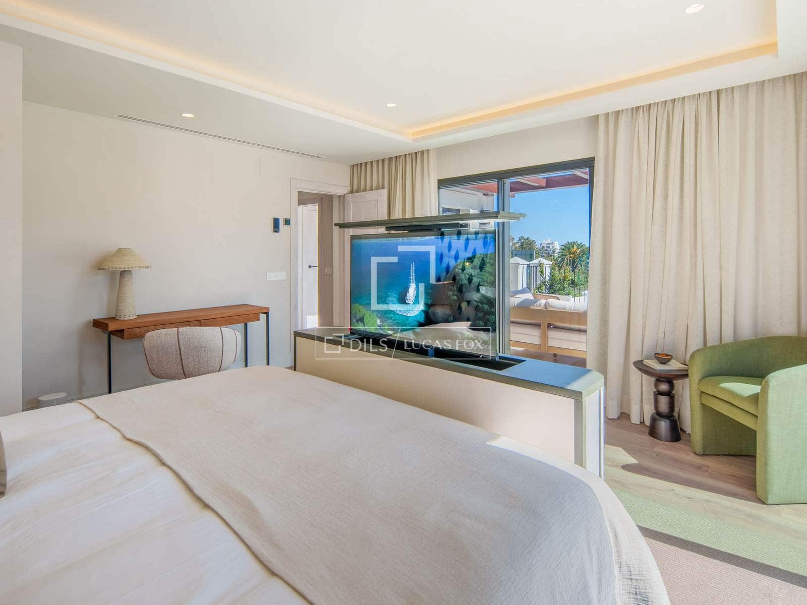 5 bedroom Villa for sale in Marbella with pool garage - € 5,995,000 (Ref: 9969010)
