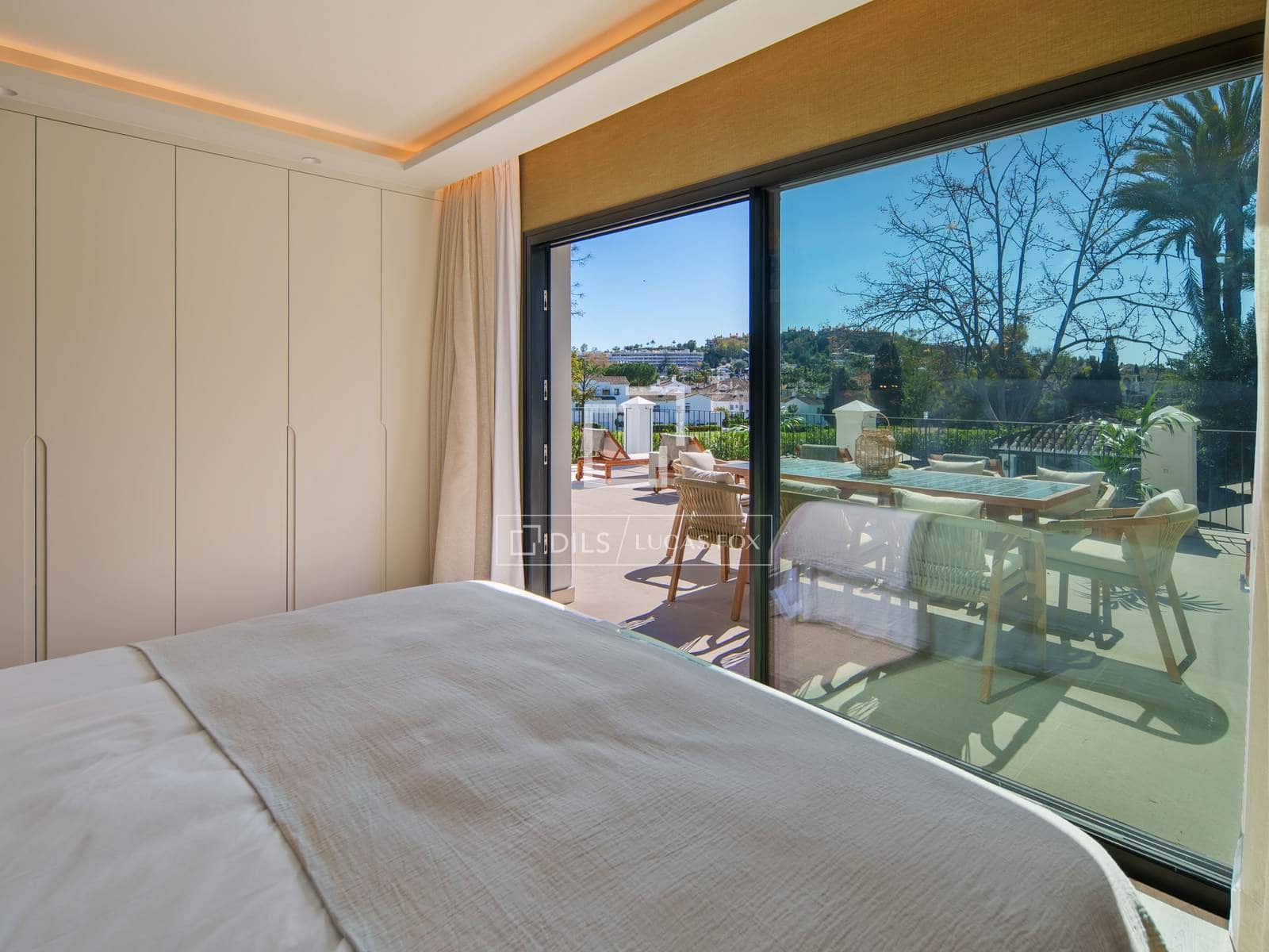 5 bedroom Villa for sale in Marbella with pool garage - € 5,995,000 (Ref: 9969010)