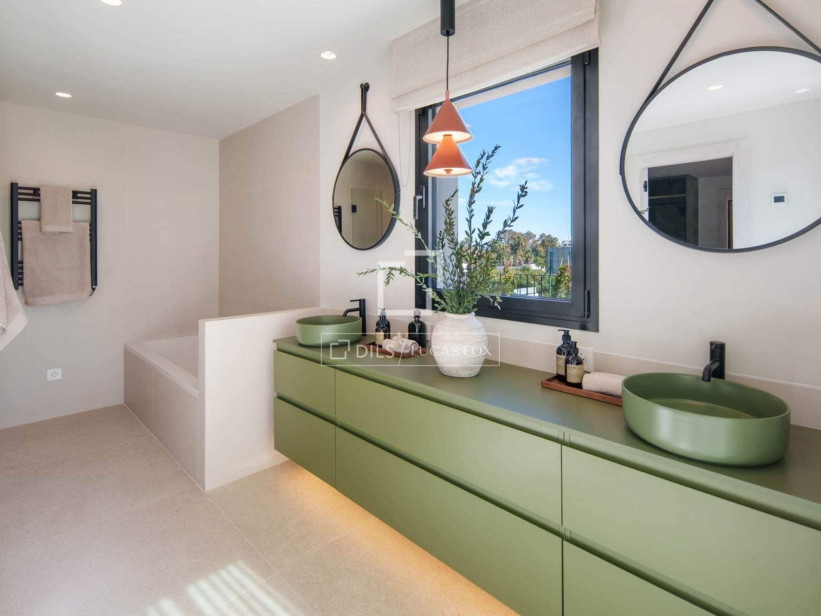 5 bedroom Villa for sale in Marbella with pool garage - € 5,995,000 (Ref: 9969010)
