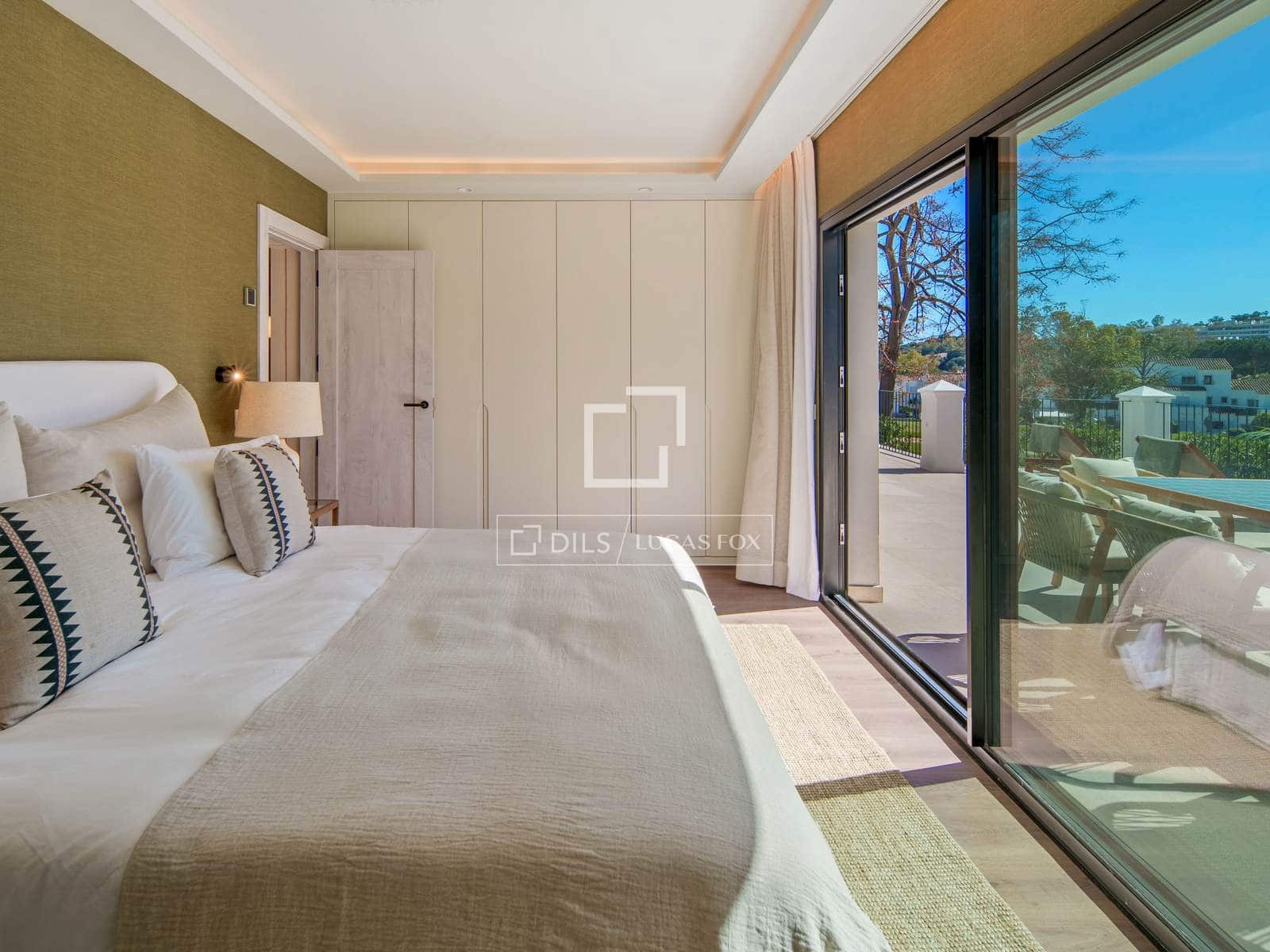 5 bedroom Villa for sale in Marbella with pool garage - € 5,995,000 (Ref: 9969010)