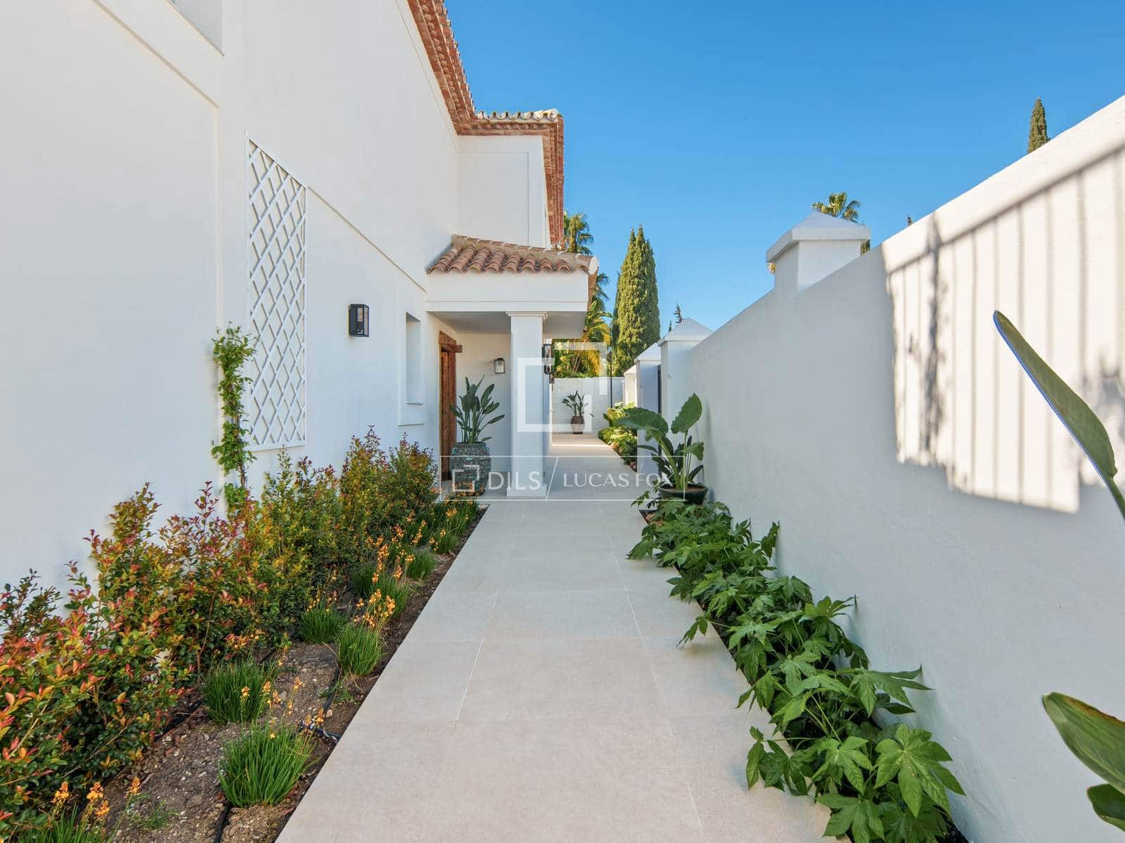 5 bedroom Villa for sale in Marbella with pool garage - € 5,995,000 (Ref: 9969010)