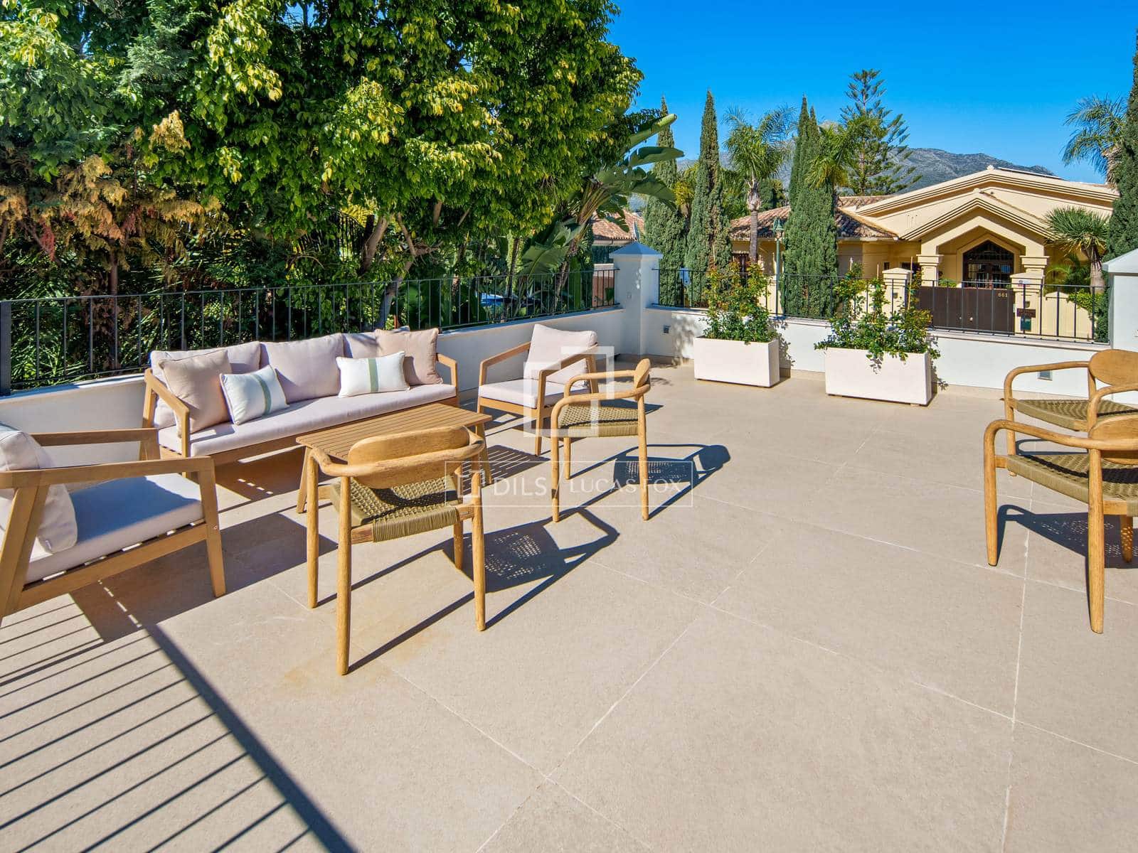 5 bedroom Villa for sale in Marbella with pool garage - € 5,995,000 (Ref: 9969010)