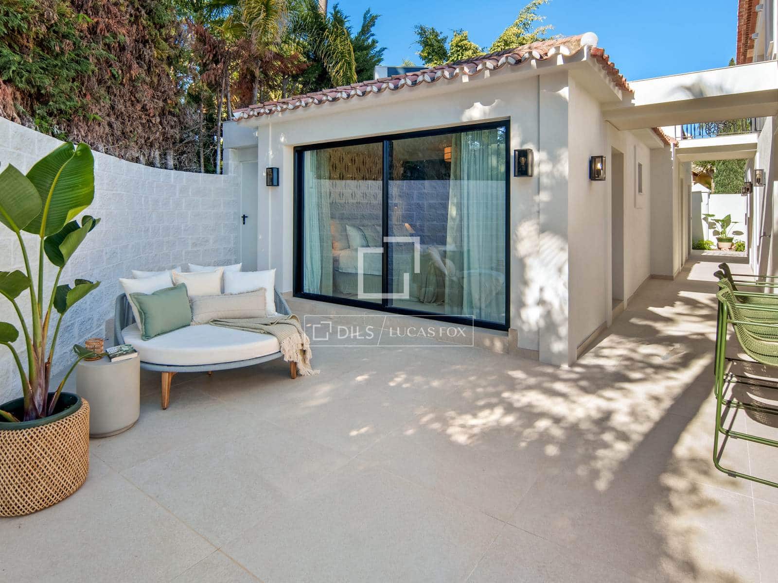 5 bedroom Villa for sale in Marbella with pool garage - € 5,995,000 (Ref: 9969010)