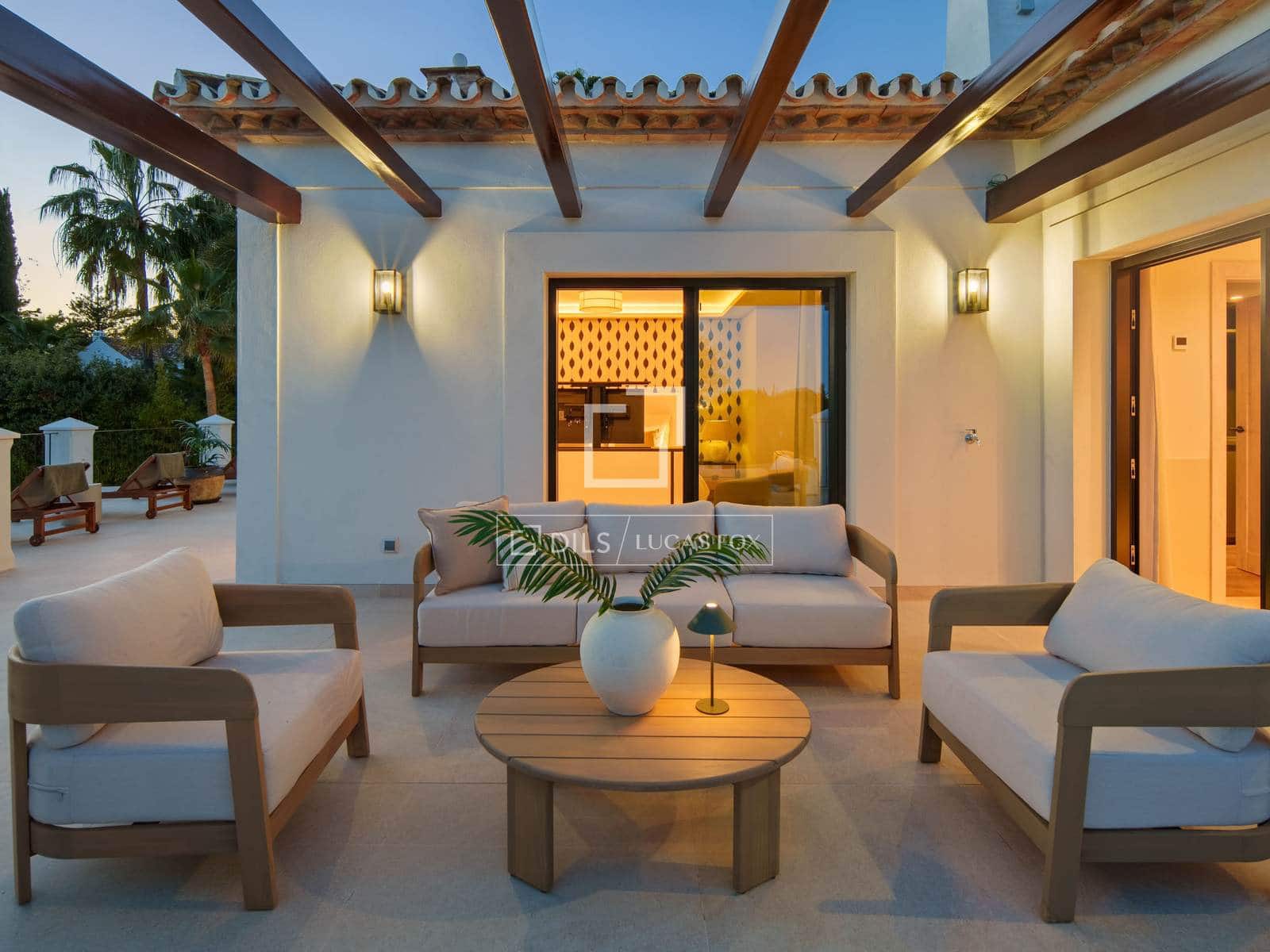 5 bedroom Villa for sale in Marbella with pool garage - € 5,995,000 (Ref: 9969010)