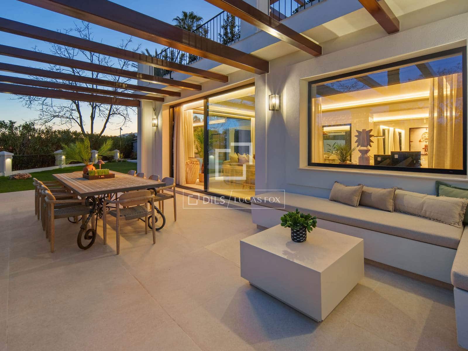 5 bedroom Villa for sale in Marbella with pool garage - € 5,995,000 (Ref: 9969010)