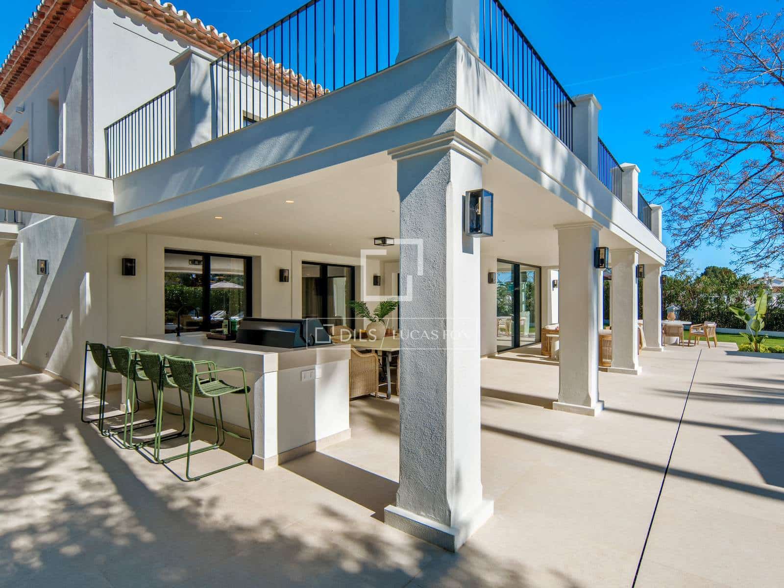 5 bedroom Villa for sale in Marbella with pool garage - € 5,995,000 (Ref: 9969010)