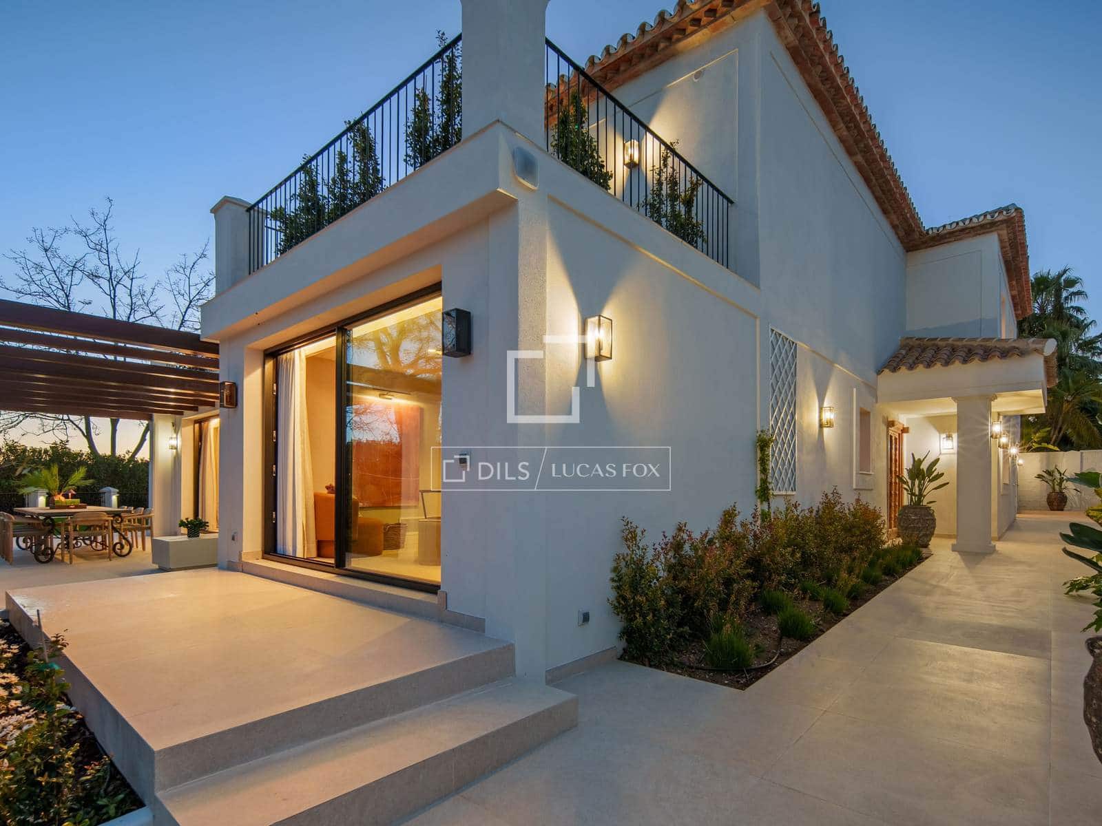 5 bedroom Villa for sale in Marbella with pool garage - € 5,995,000 (Ref: 9969010)