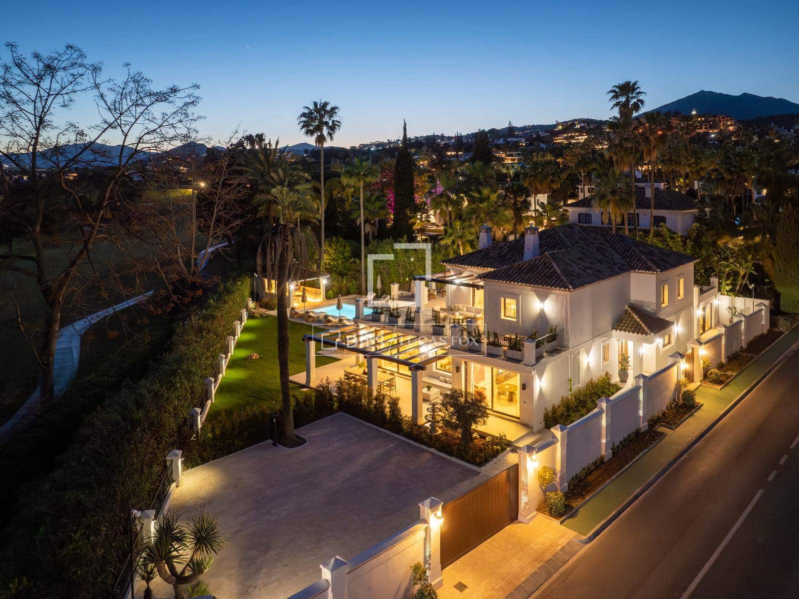 5 bedroom Villa for sale in Marbella with pool garage - € 5,995,000 (Ref: 9969010)