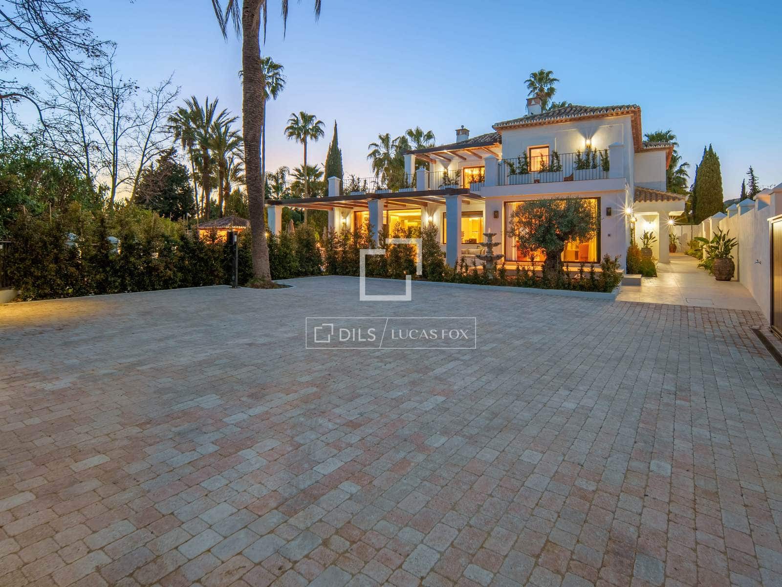 5 bedroom Villa for sale in Marbella with pool garage - € 5,995,000 (Ref: 9969010)