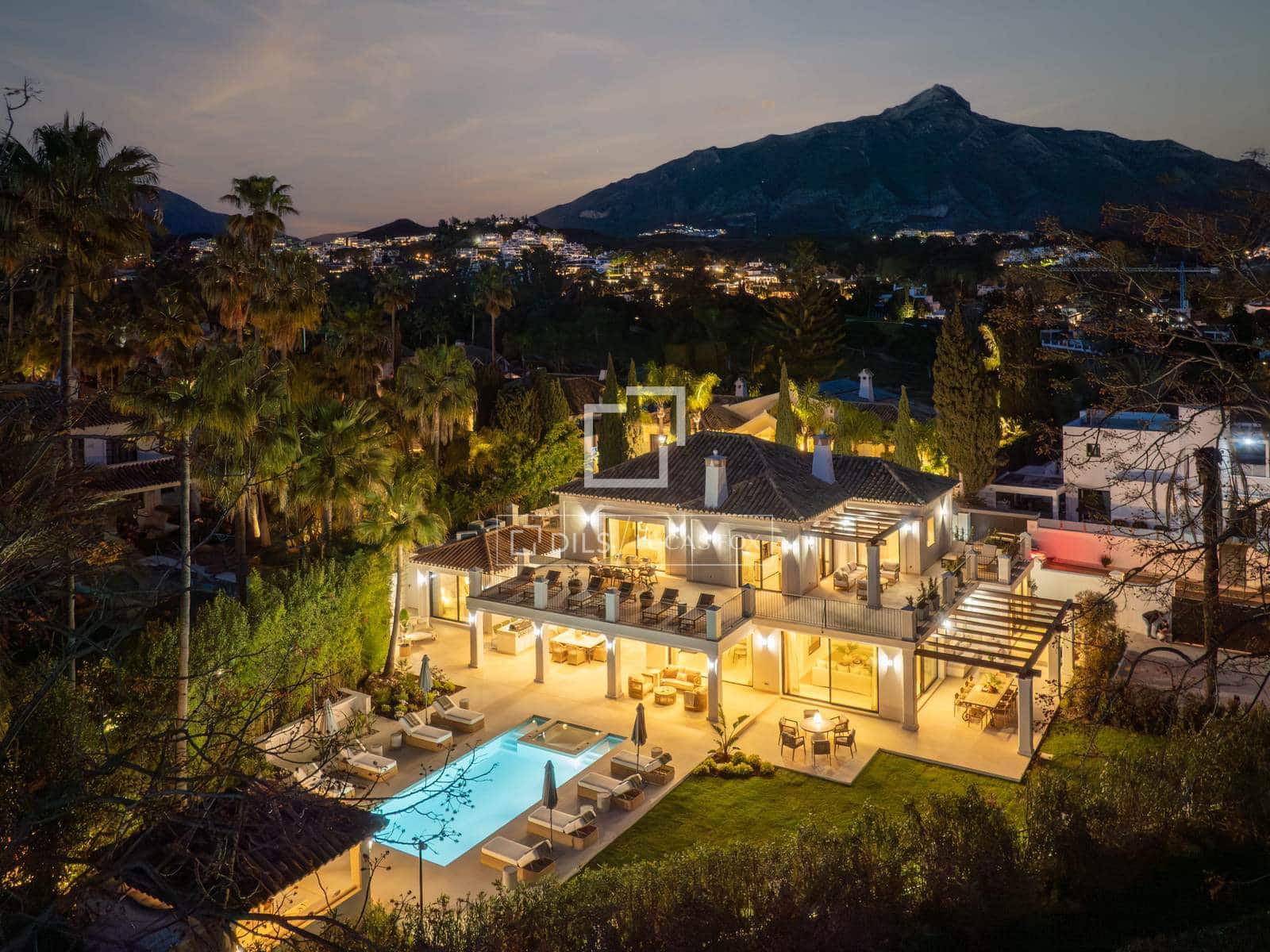 5 bedroom Villa for sale in Marbella with pool garage - € 5,995,000 (Ref: 9969010)