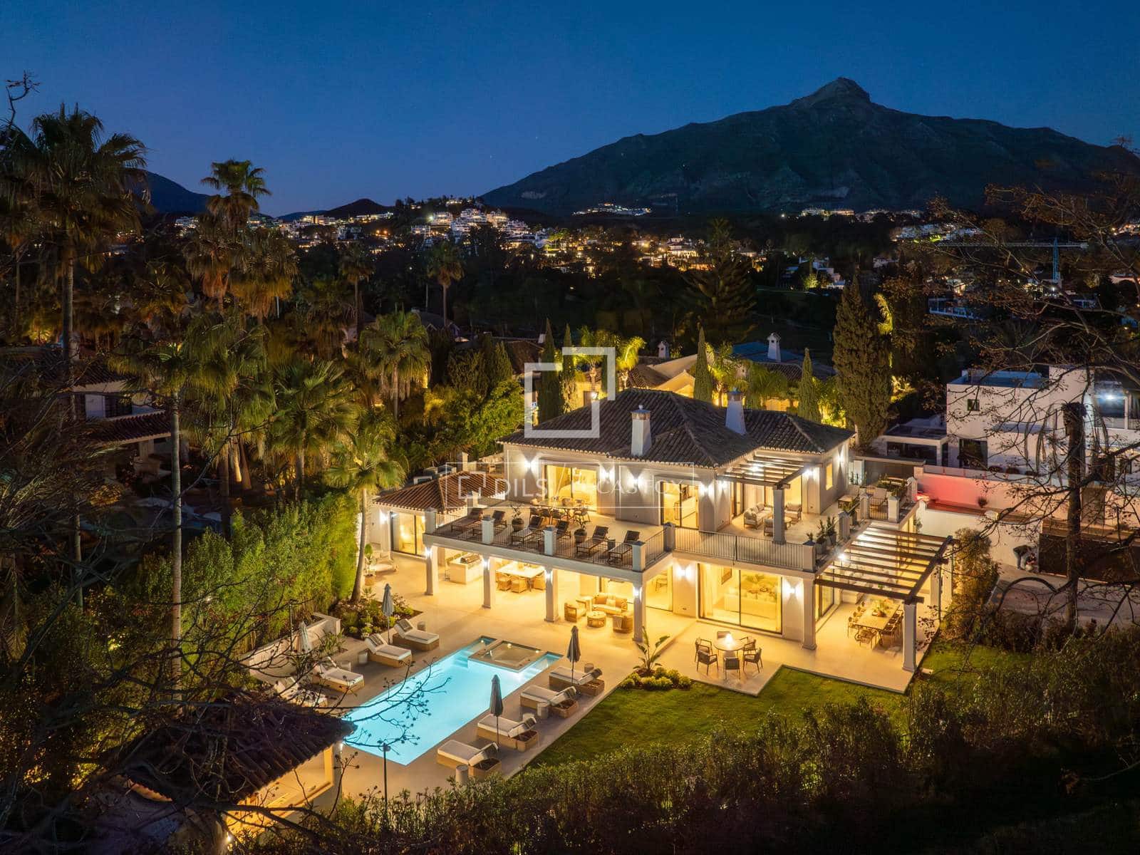 5 bedroom Villa for sale in Marbella with pool garage - € 5,995,000 (Ref: 9969010)