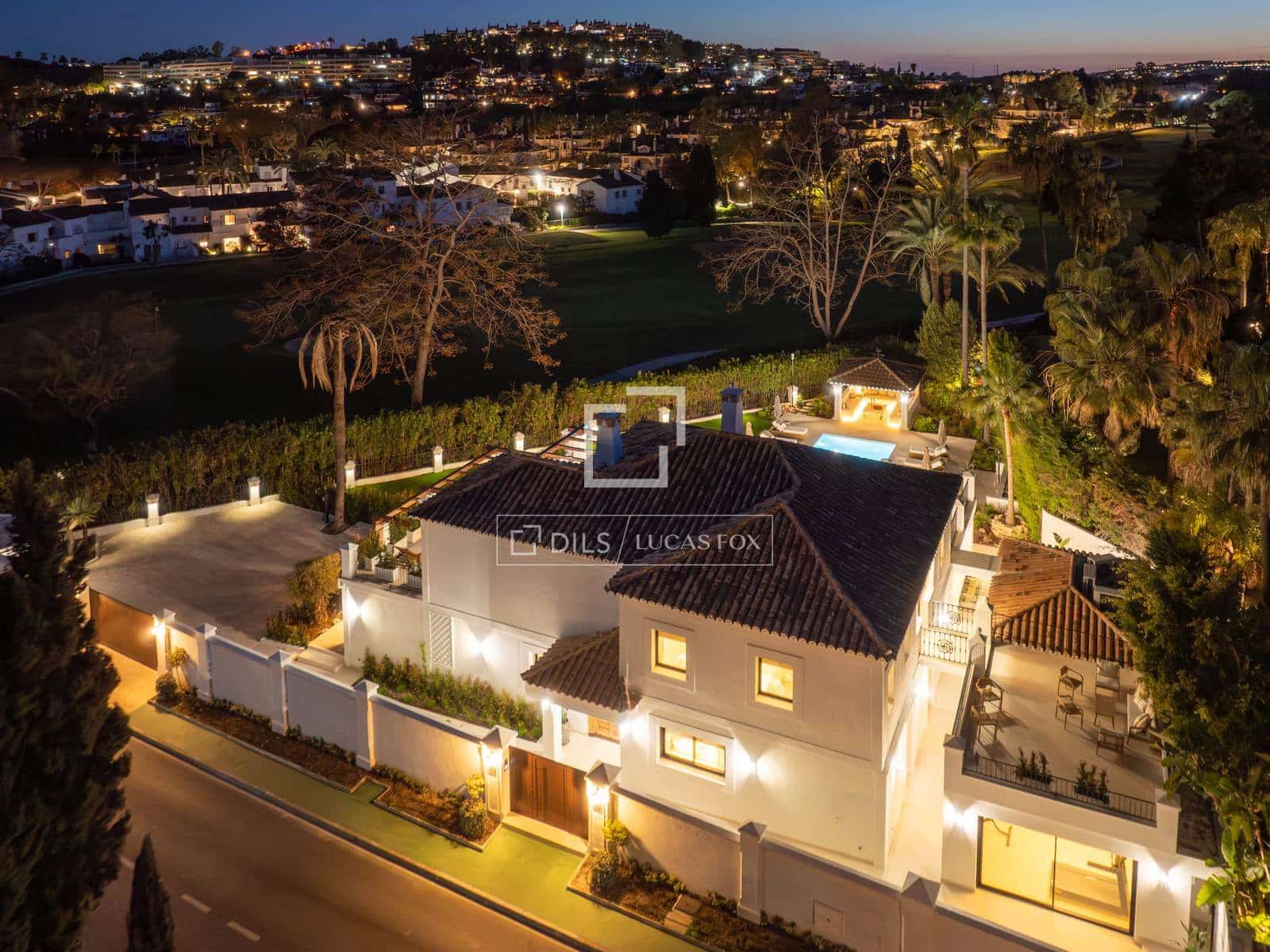 5 bedroom Villa for sale in Marbella with pool garage - € 5,995,000 (Ref: 9969010)