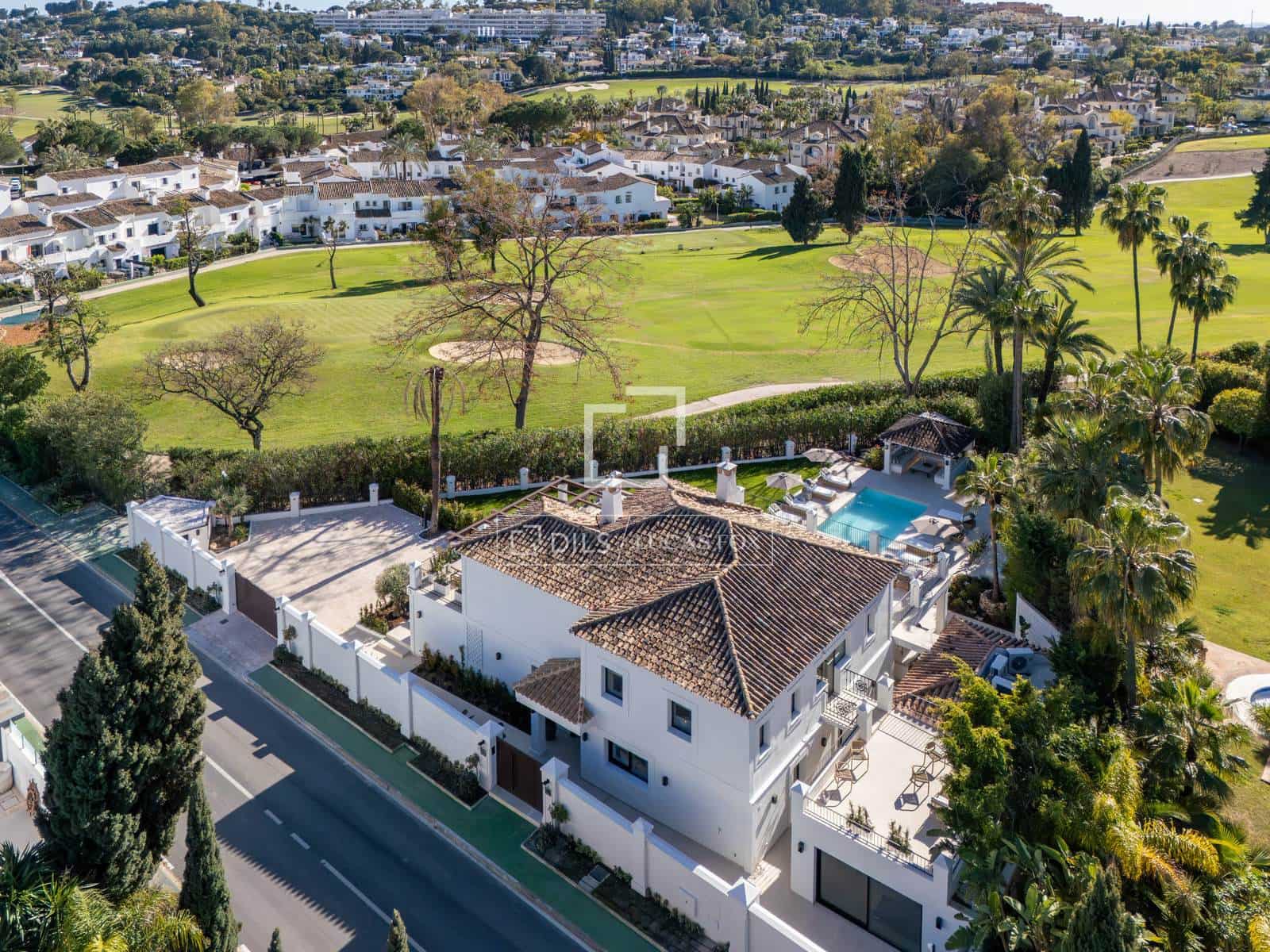 5 bedroom Villa for sale in Marbella with pool garage - € 5,995,000 (Ref: 9969010)