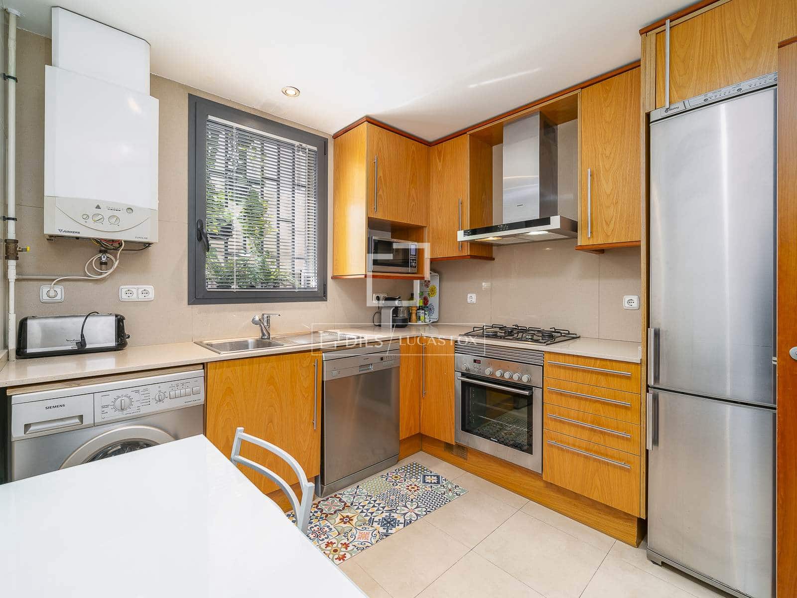 2 soveværelse Lejlighed til salg i Barcelona by med garage - € 725.000 (Ref: 9971439)
