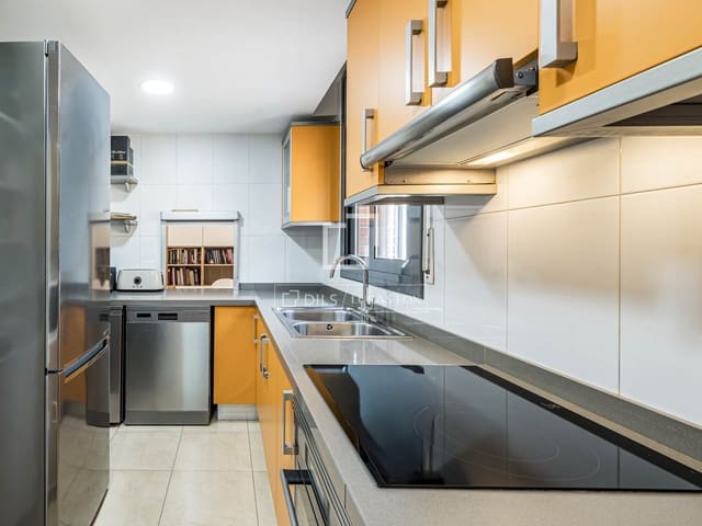 3 soverom Leilighet til salgs i Castelldefels med garasje - € 480 000 (Ref: 9971724)