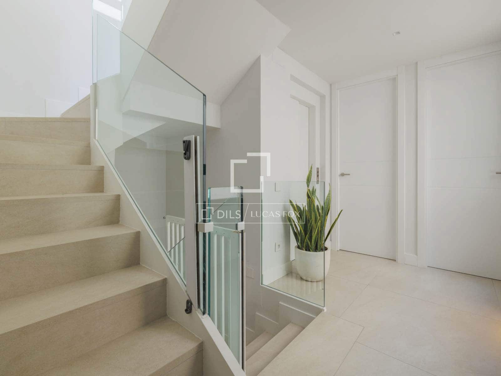 4 slaapkamer Villa te koop in Pozuelo de Alarcon met zwembad garage - € 1.680.000 (Ref: 9972234)