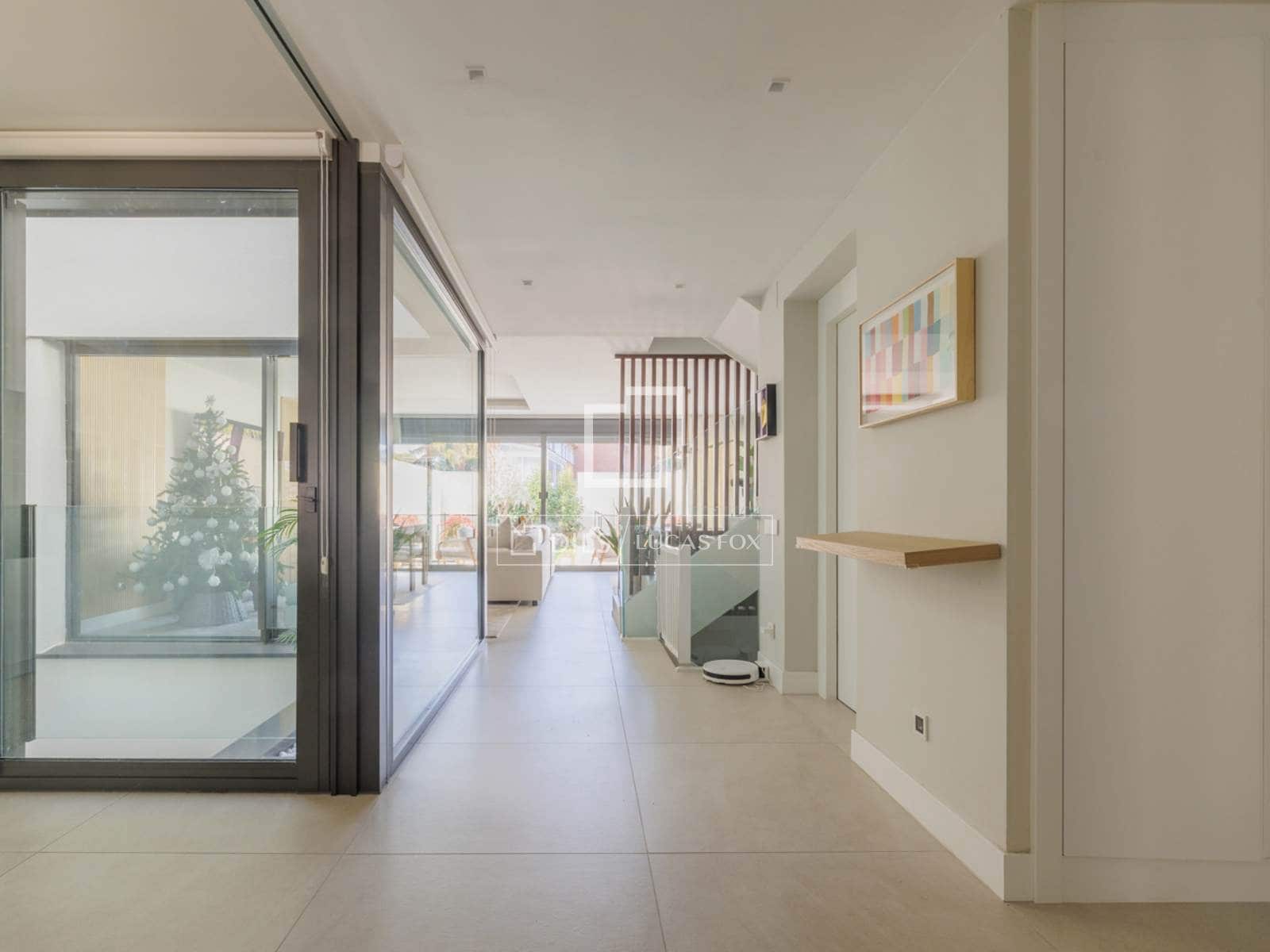 4 slaapkamer Villa te koop in Pozuelo de Alarcon met zwembad garage - € 1.680.000 (Ref: 9972234)