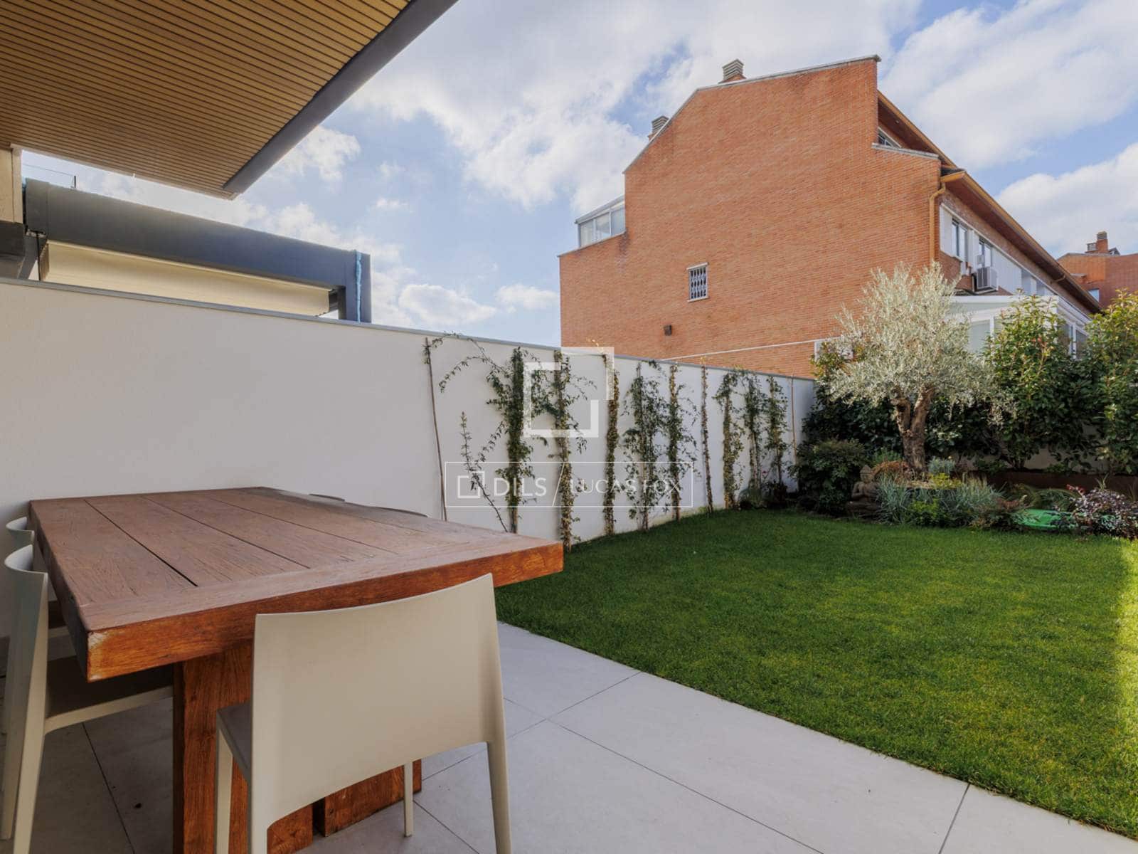 4 slaapkamer Villa te koop in Pozuelo de Alarcon met zwembad garage - € 1.680.000 (Ref: 9972234)