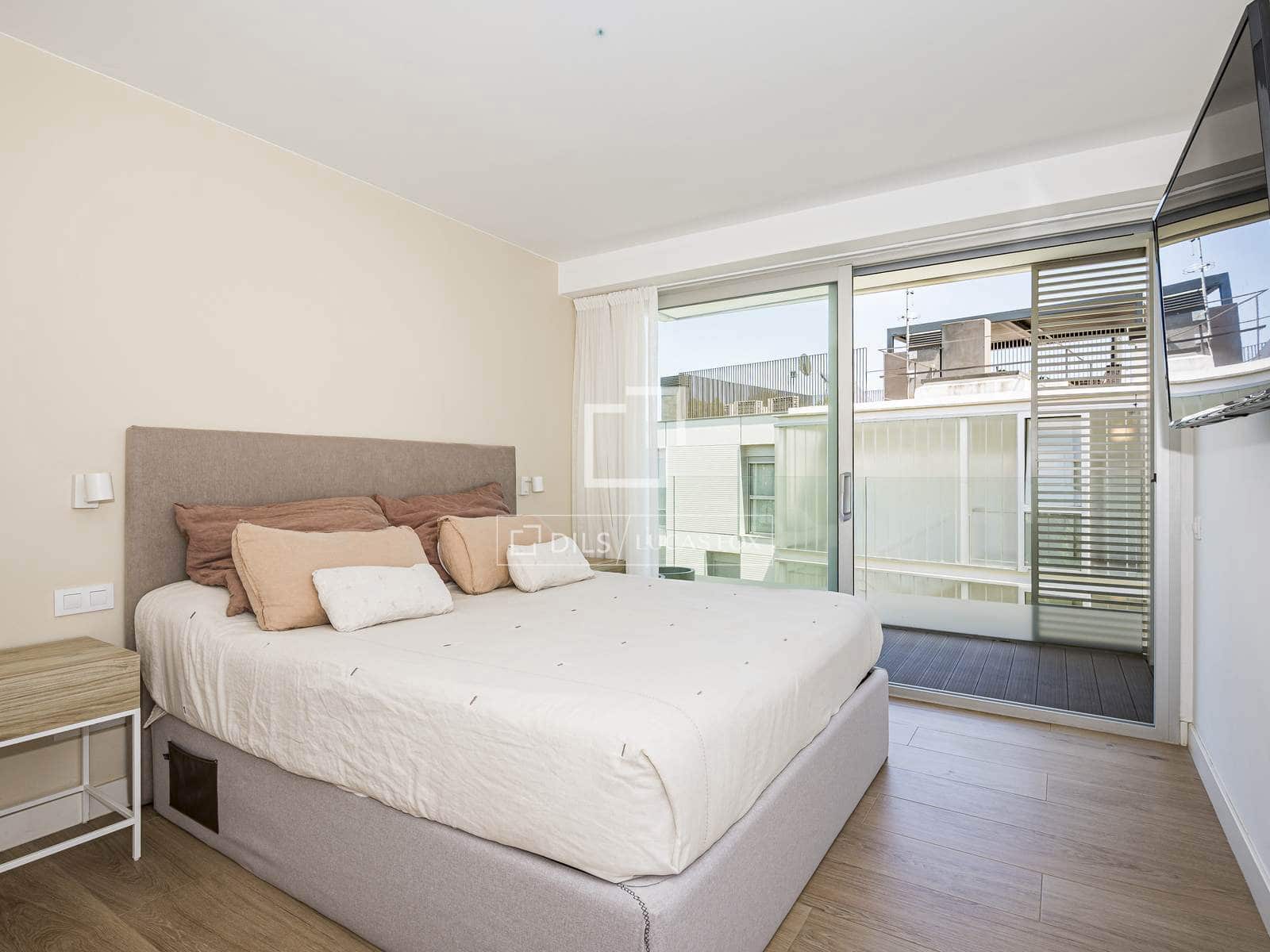 5 bedroom Apartment for sale in Sant Cugat del Valles with pool garage - € 1,565,000 (Ref: 9972235)