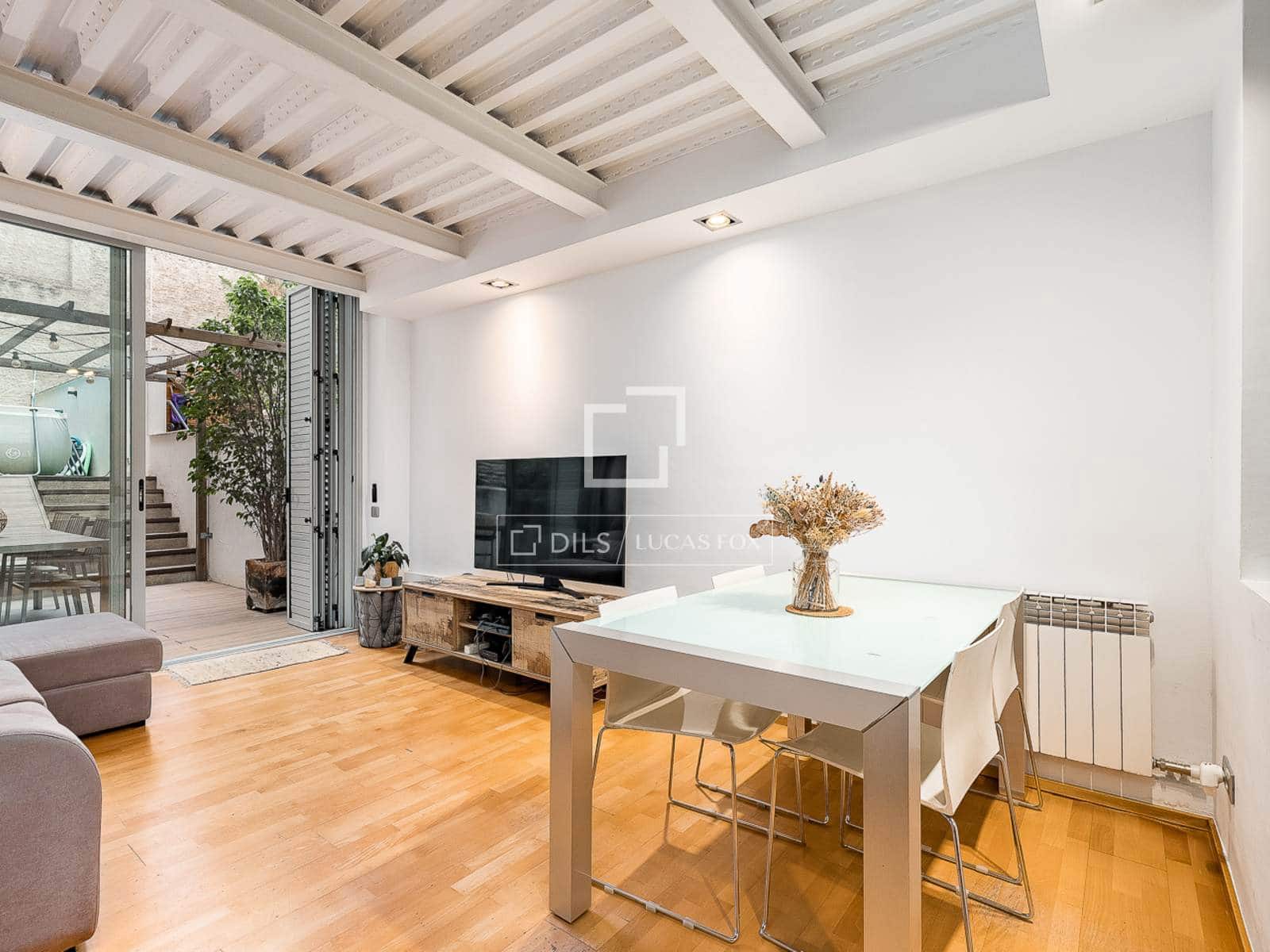 3 bedroom Villa for sale in Barcelona city with pool - € 1,040,000 (Ref: 9972237)