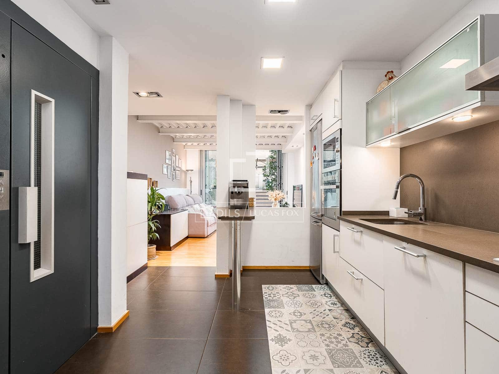 3 bedroom Villa for sale in Barcelona city with pool - € 1,040,000 (Ref: 9972237)