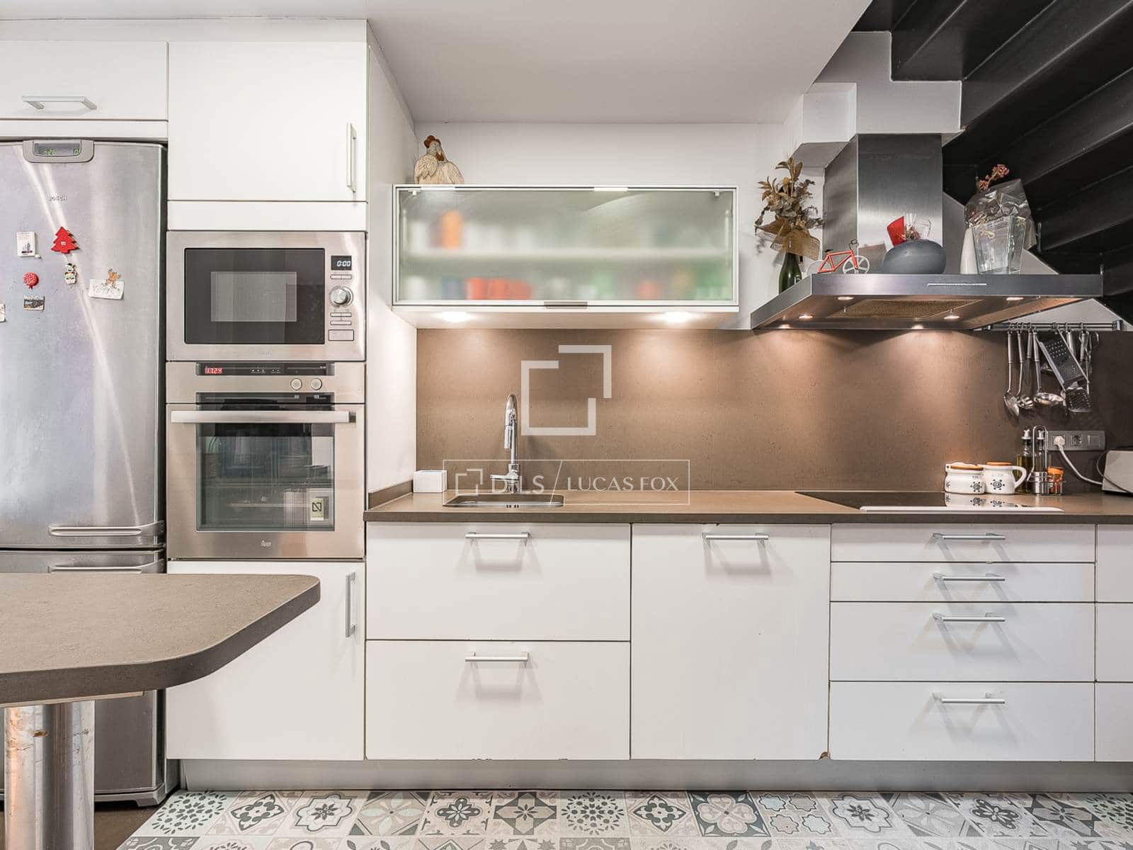3 bedroom Villa for sale in Barcelona city with pool - € 1,040,000 (Ref: 9972237)