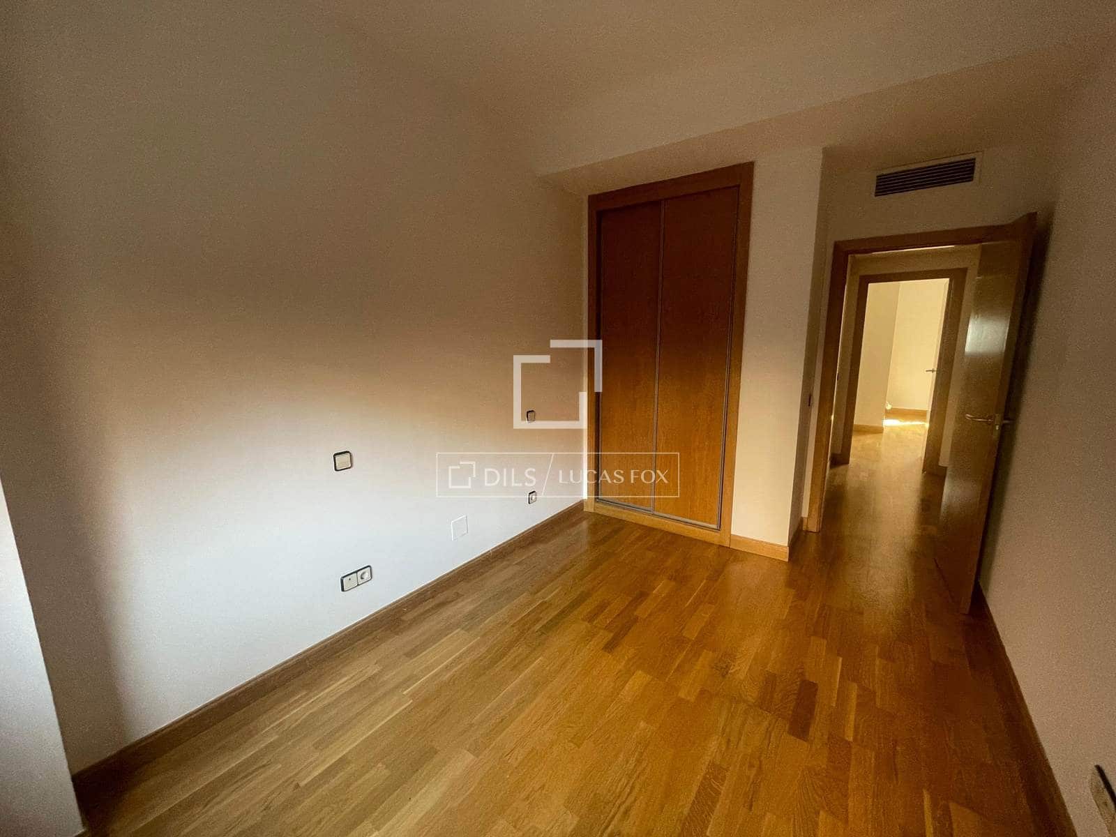 2 bedroom Apartment for rent in Madrid city with pool garage - € 2,250 (Ref: 9973584)