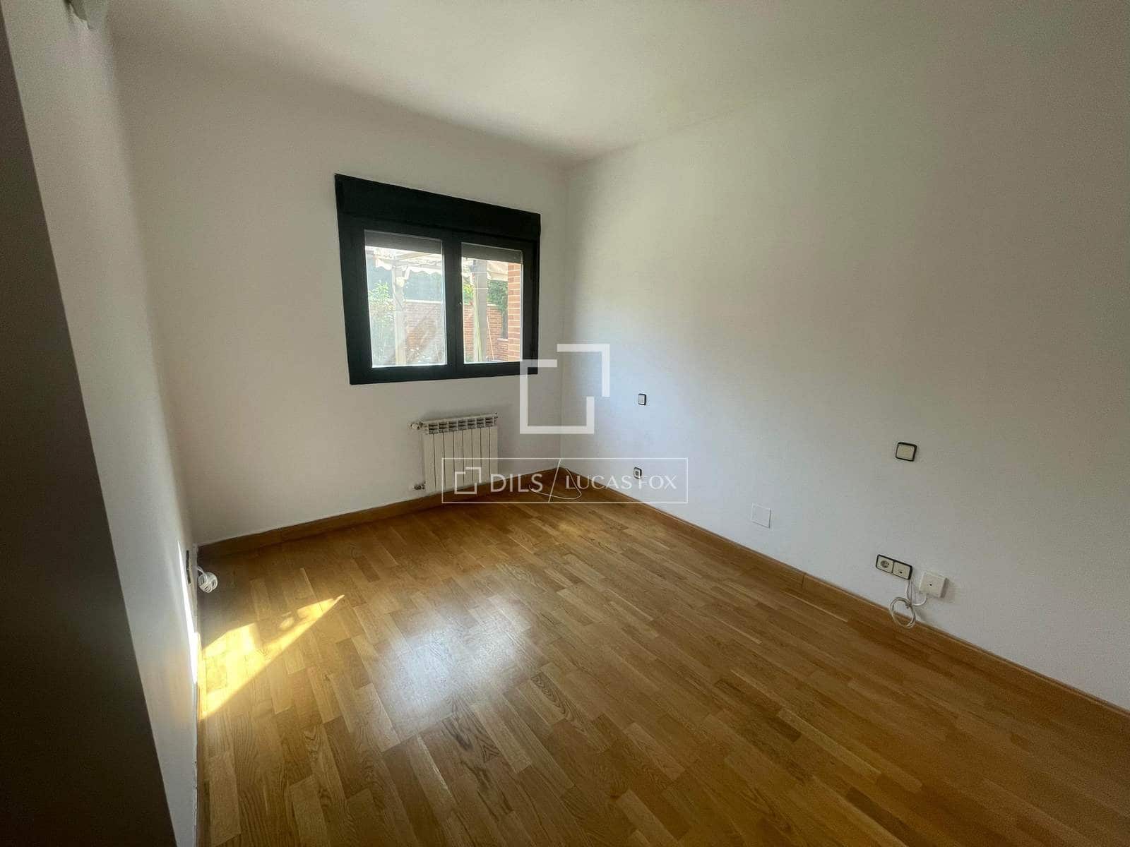 2 bedroom Apartment for rent in Madrid city with pool garage - € 2,250 (Ref: 9973584)