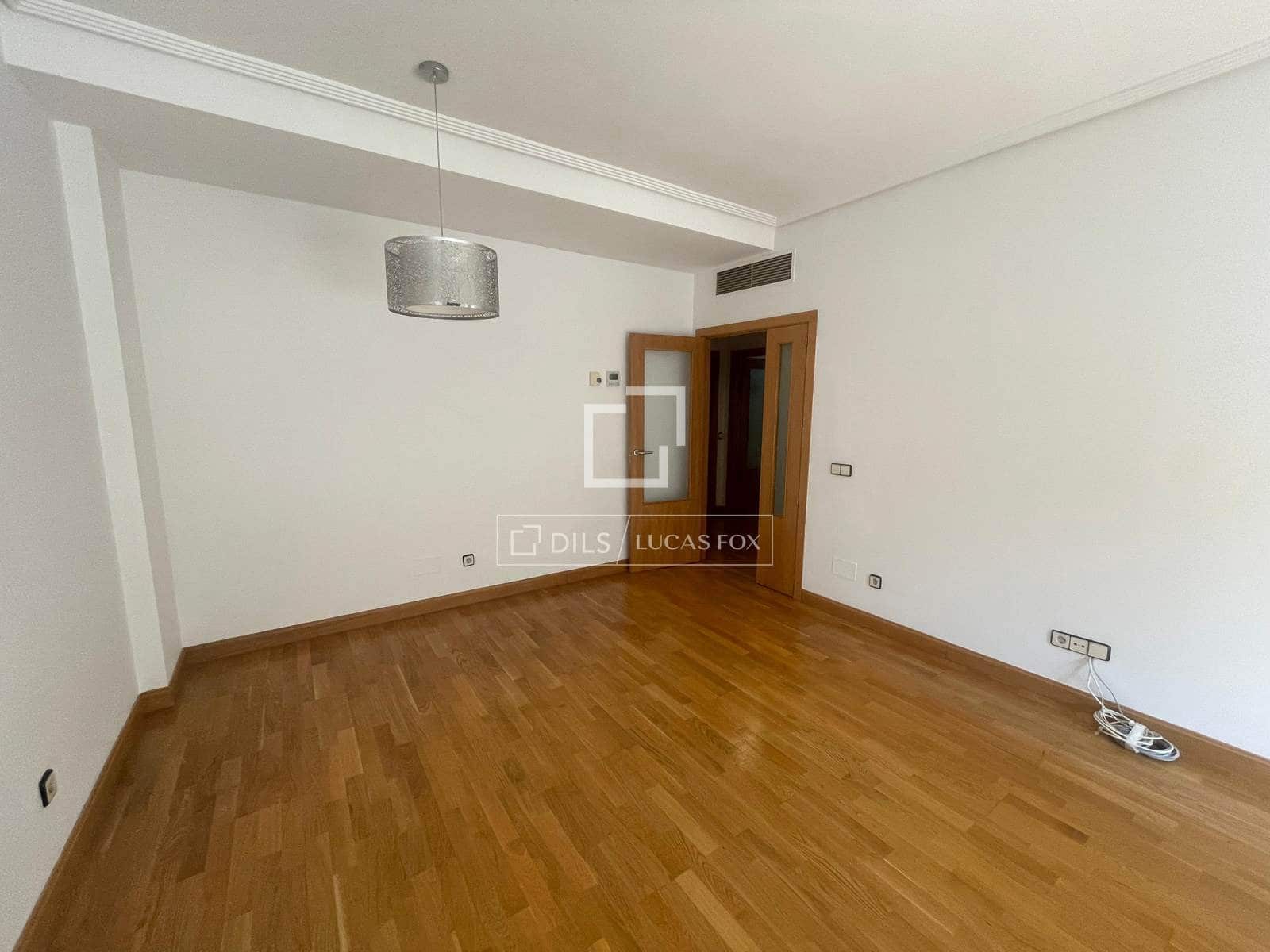 2 bedroom Apartment for rent in Madrid city with pool garage - € 2,250 (Ref: 9973584)