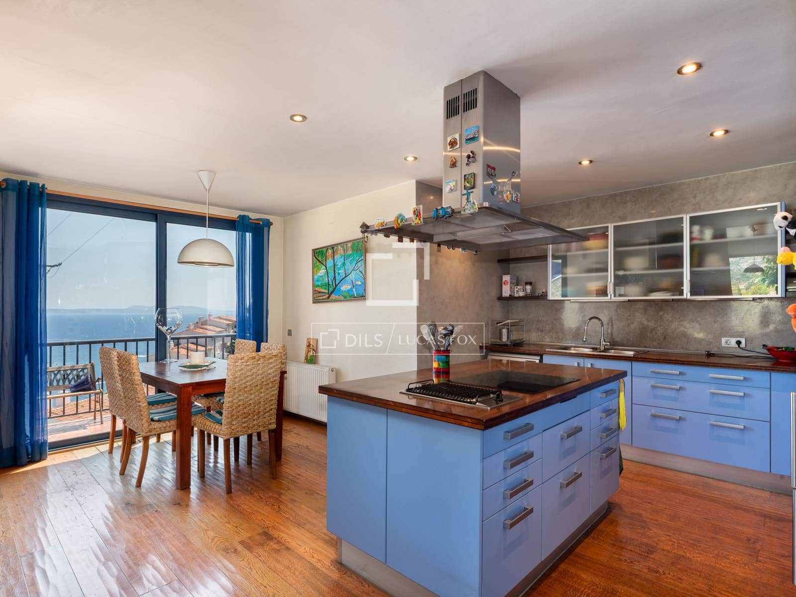3 bedroom Villa for sale in Roses with pool garage - € 980,000 (Ref: 9973967)