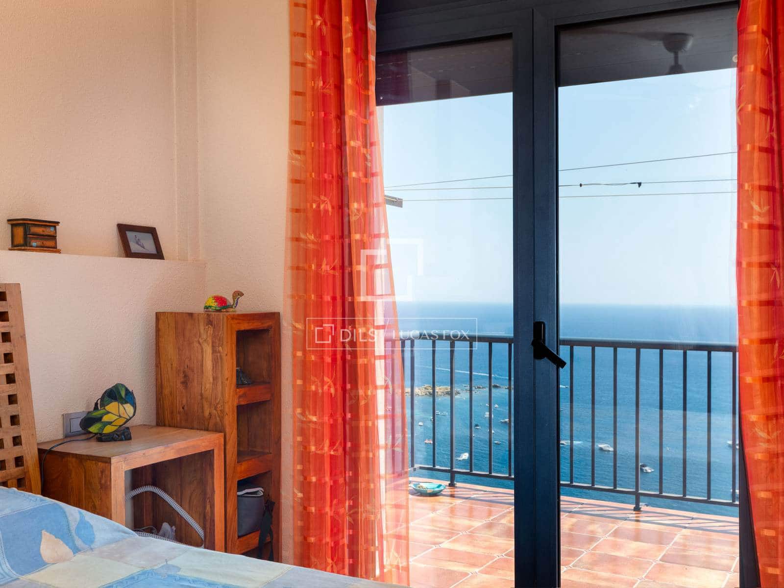 3 bedroom Villa for sale in Roses with pool garage - € 980,000 (Ref: 9973967)