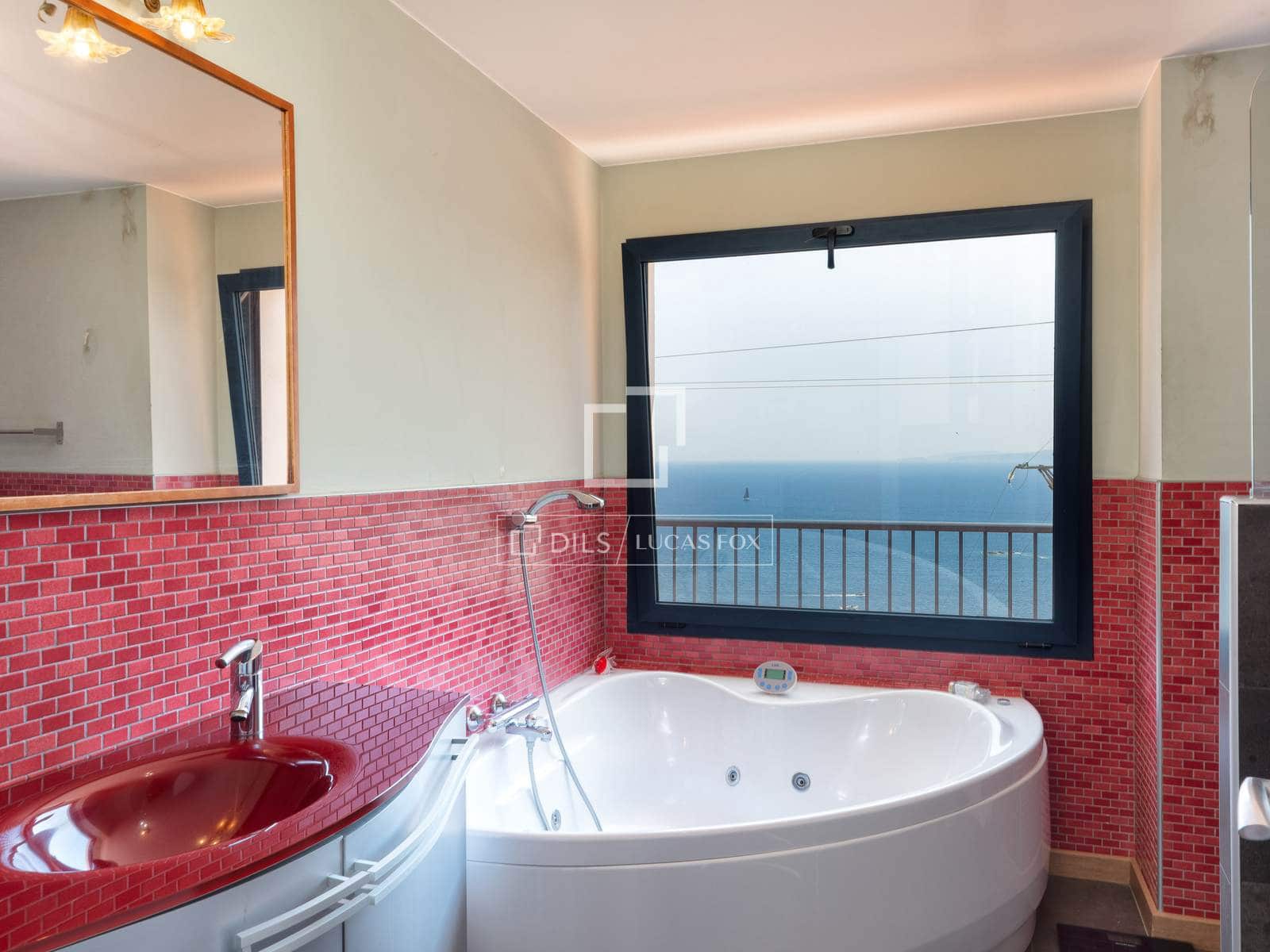 3 bedroom Villa for sale in Roses with pool garage - € 980,000 (Ref: 9973967)