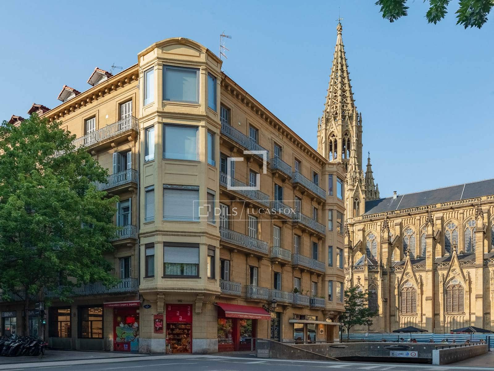 2 bedroom Apartment for sale in Donostia-San Sebastian - € 726,000 (Ref: 9974272)